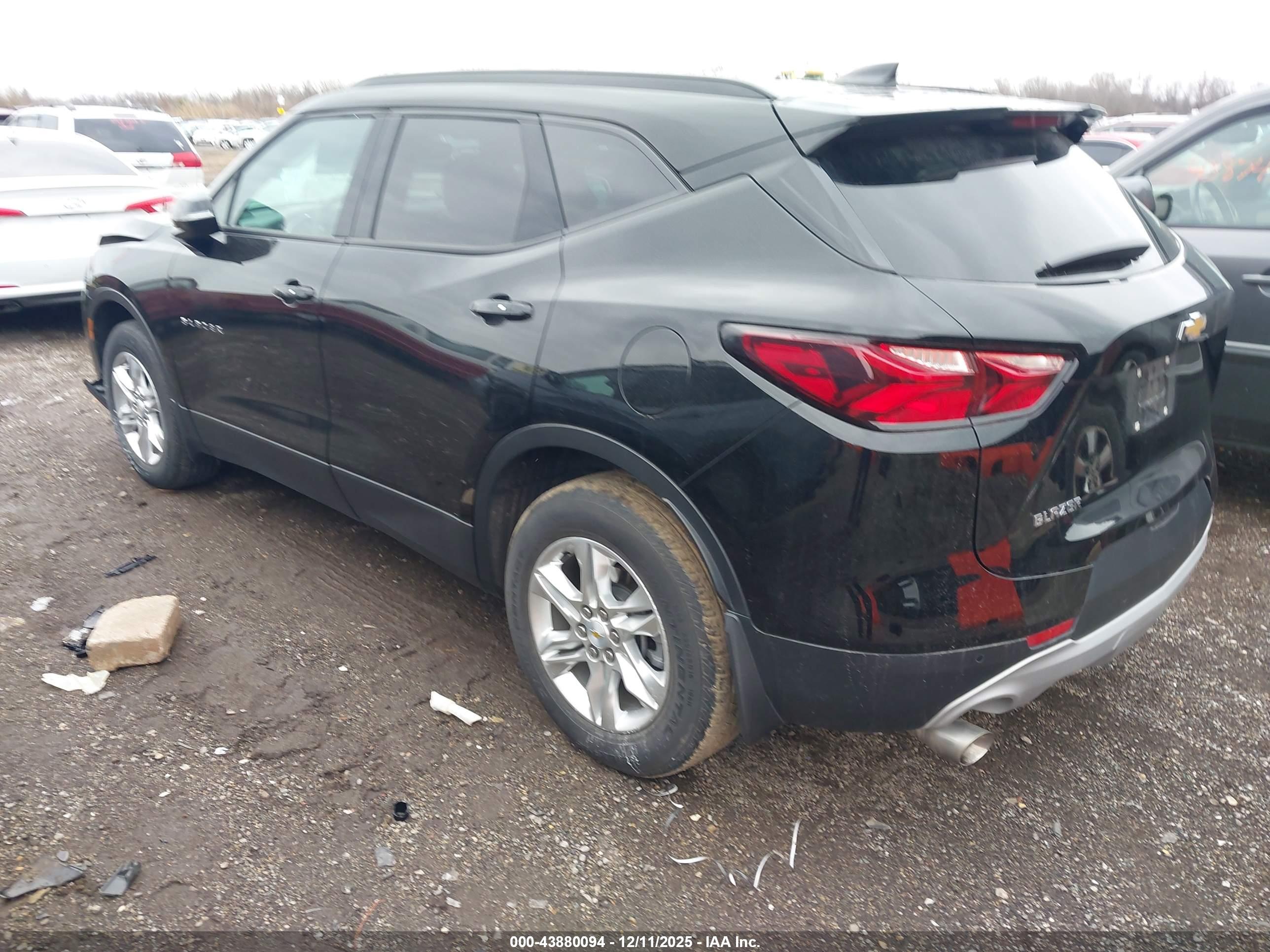 CHEVROLET BLAZER image 3