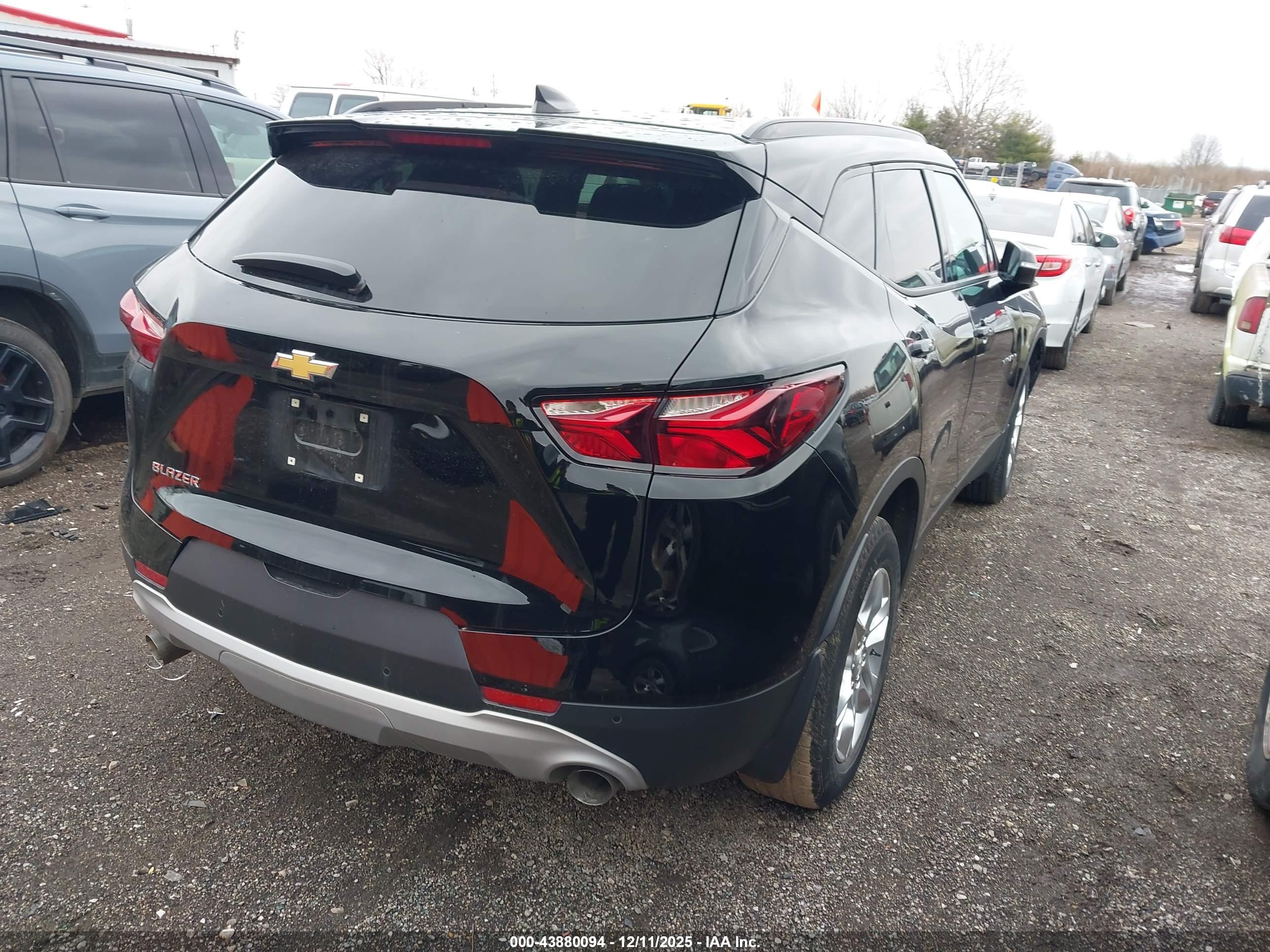 CHEVROLET BLAZER image 4