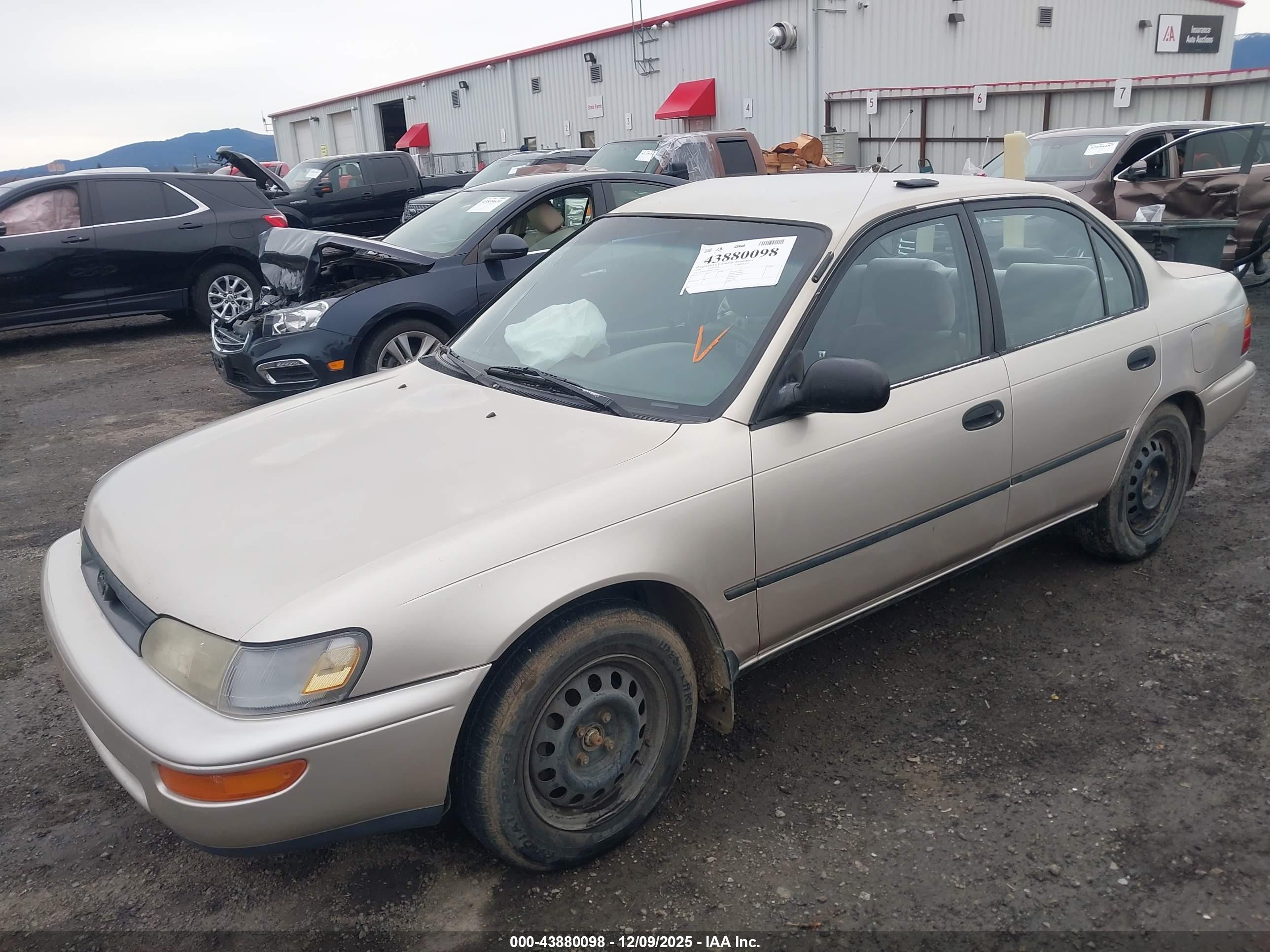 TOYOTA COROLLA image 2