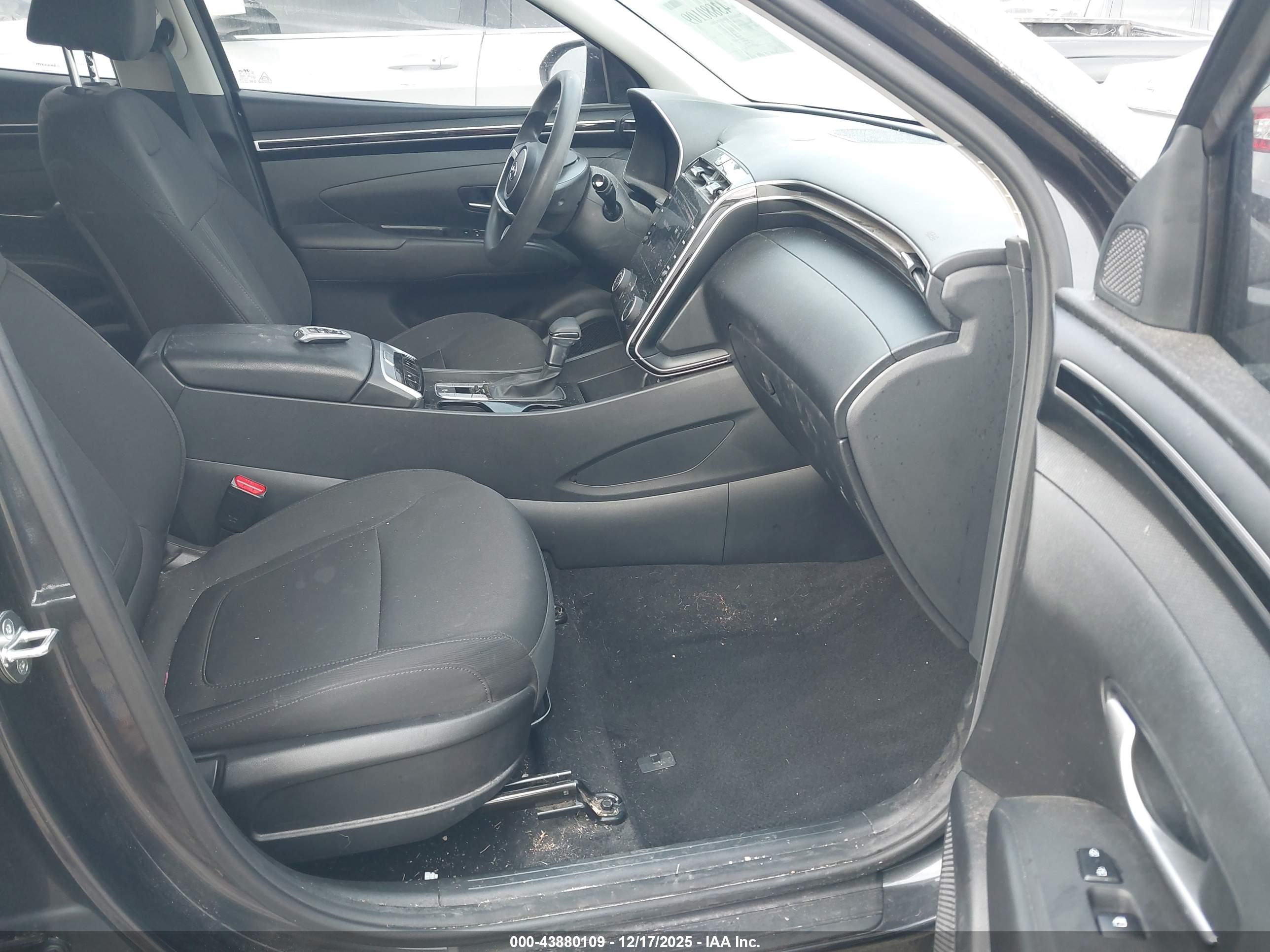 HYUNDAI TUCSON image 5