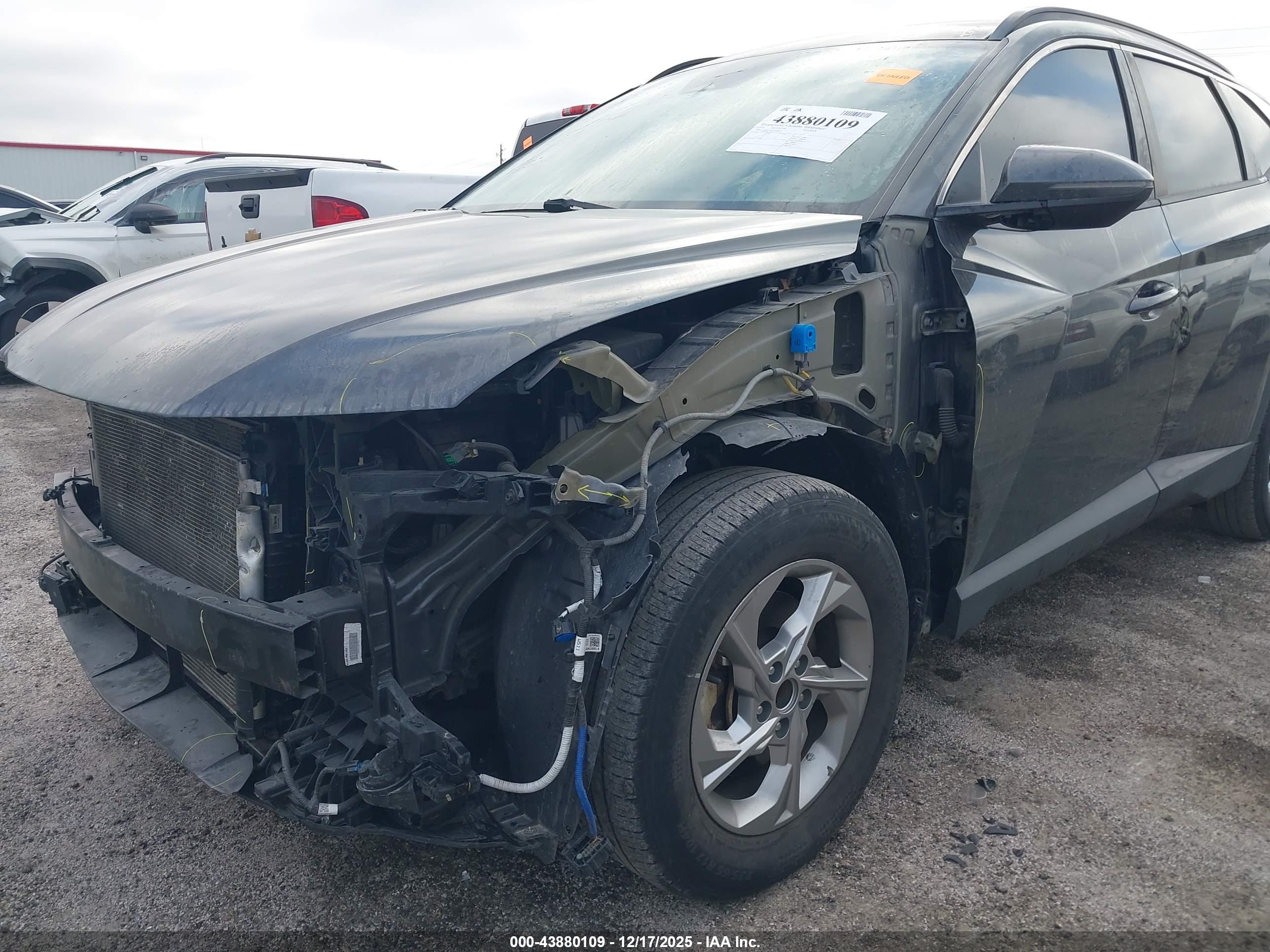 HYUNDAI TUCSON image 6
