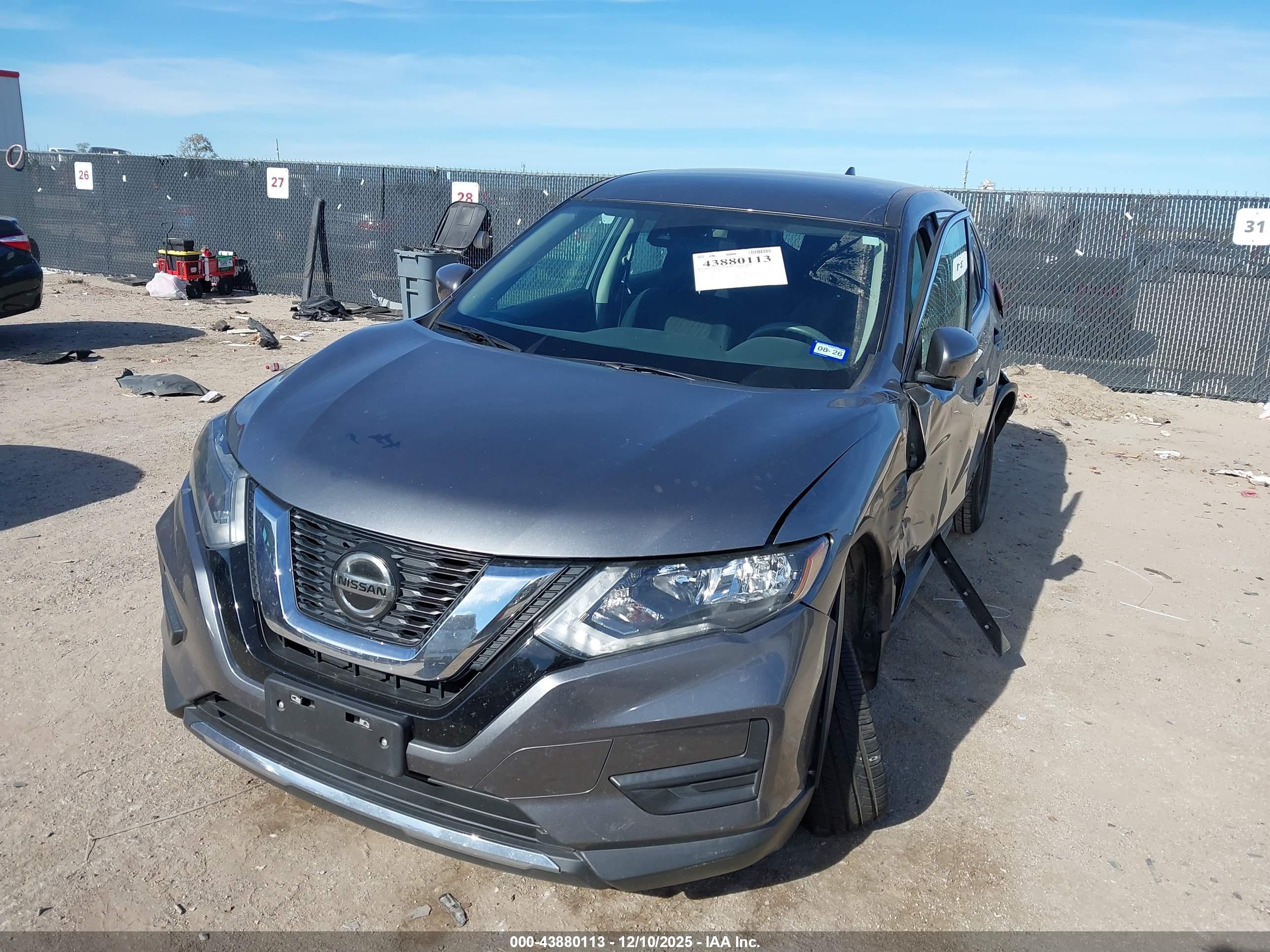 NISSAN ROGUE image 2
