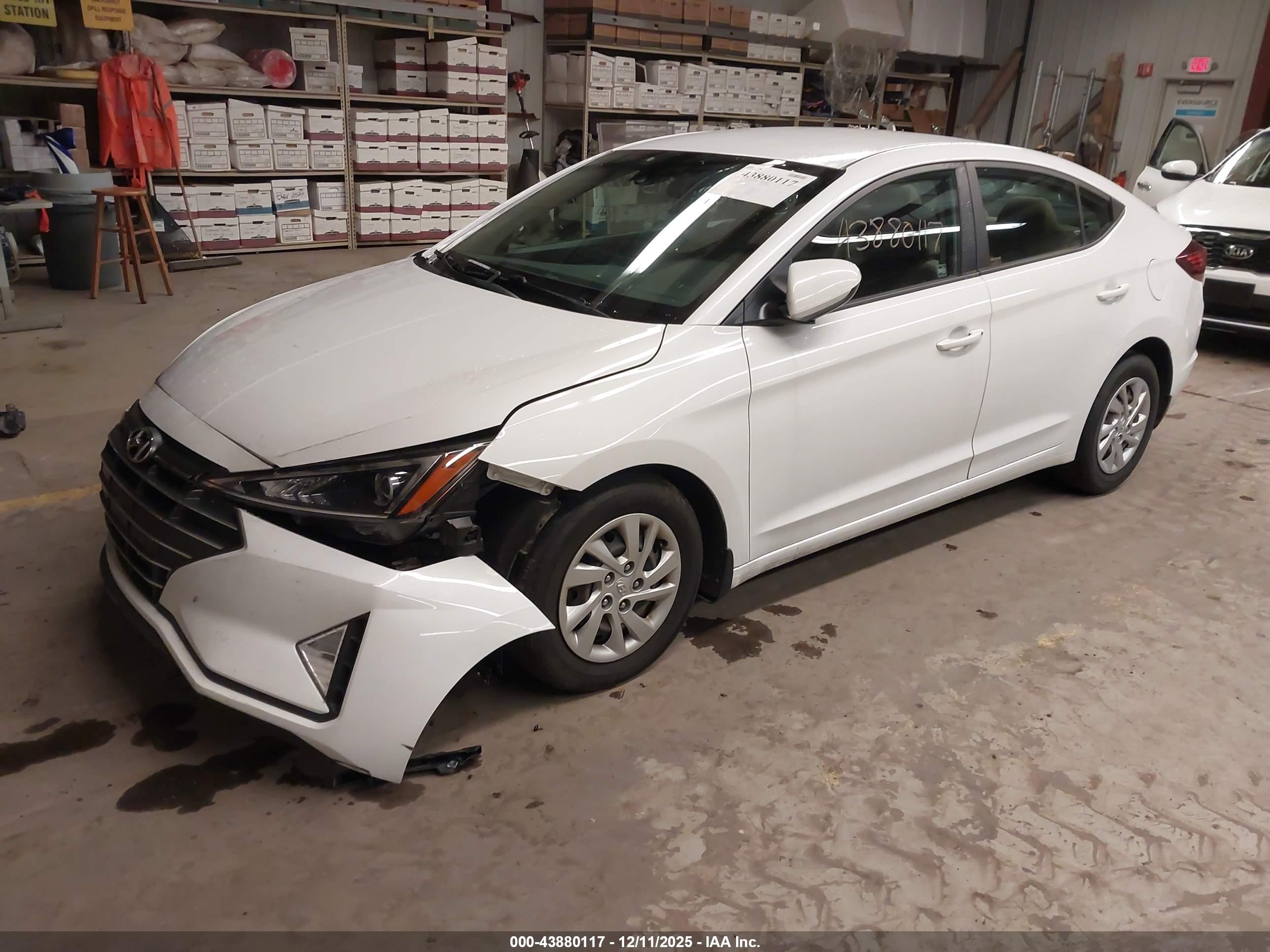 HYUNDAI ELANTRA image 2