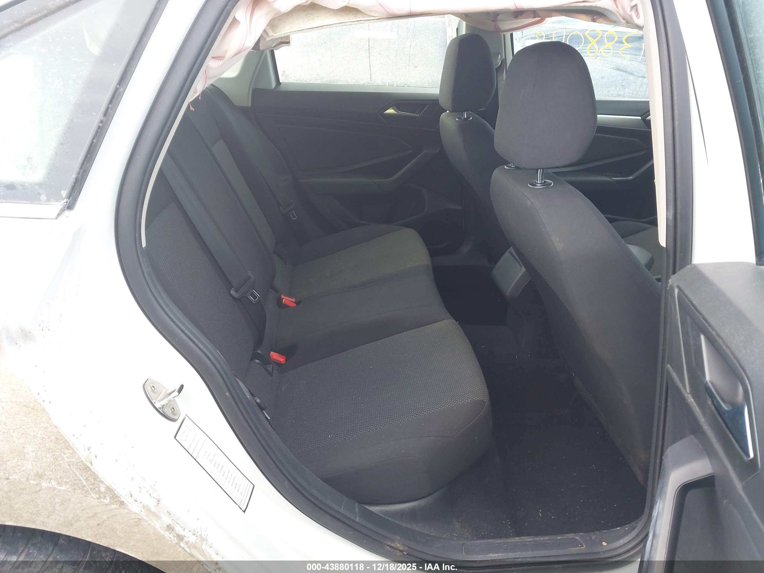 VOLKSWAGEN JETTA image 8