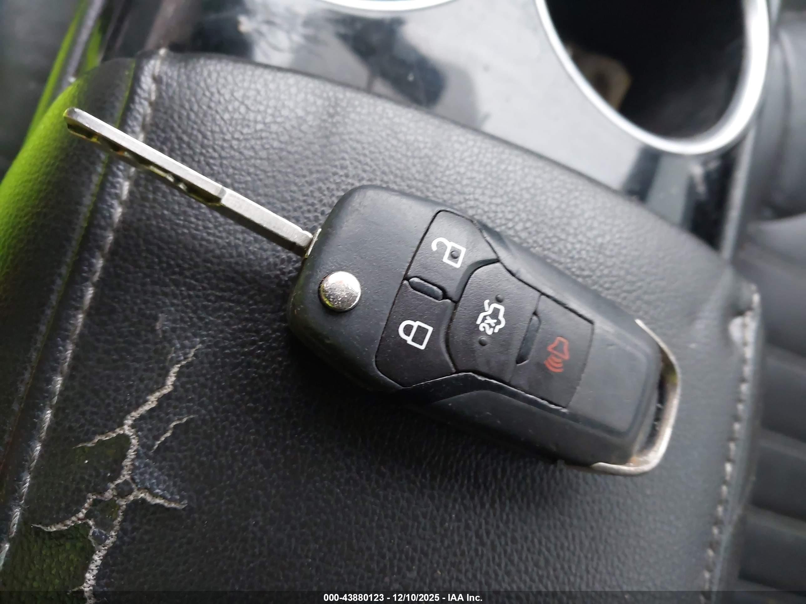 FORD FUSION image 11