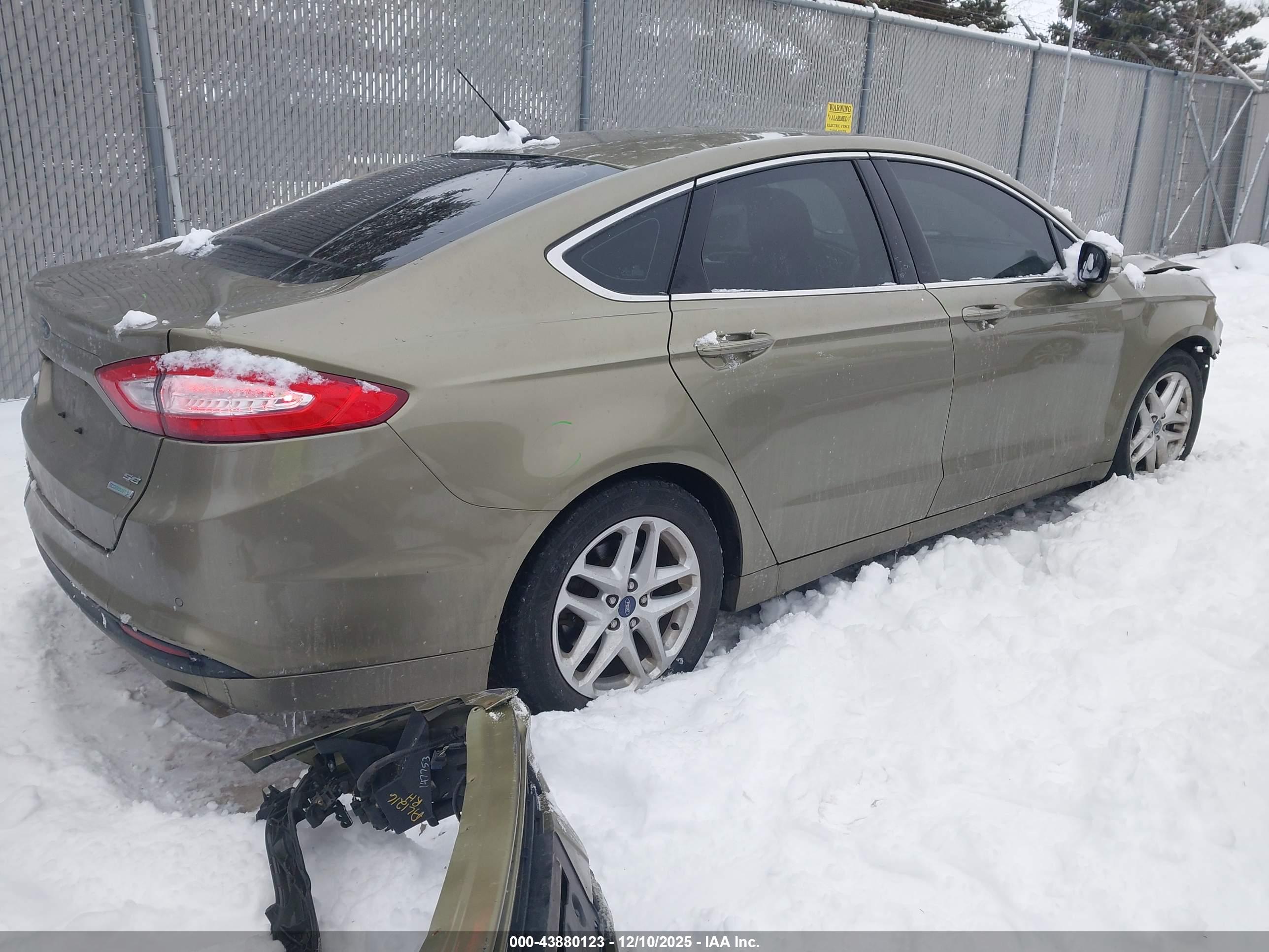 FORD FUSION image 4