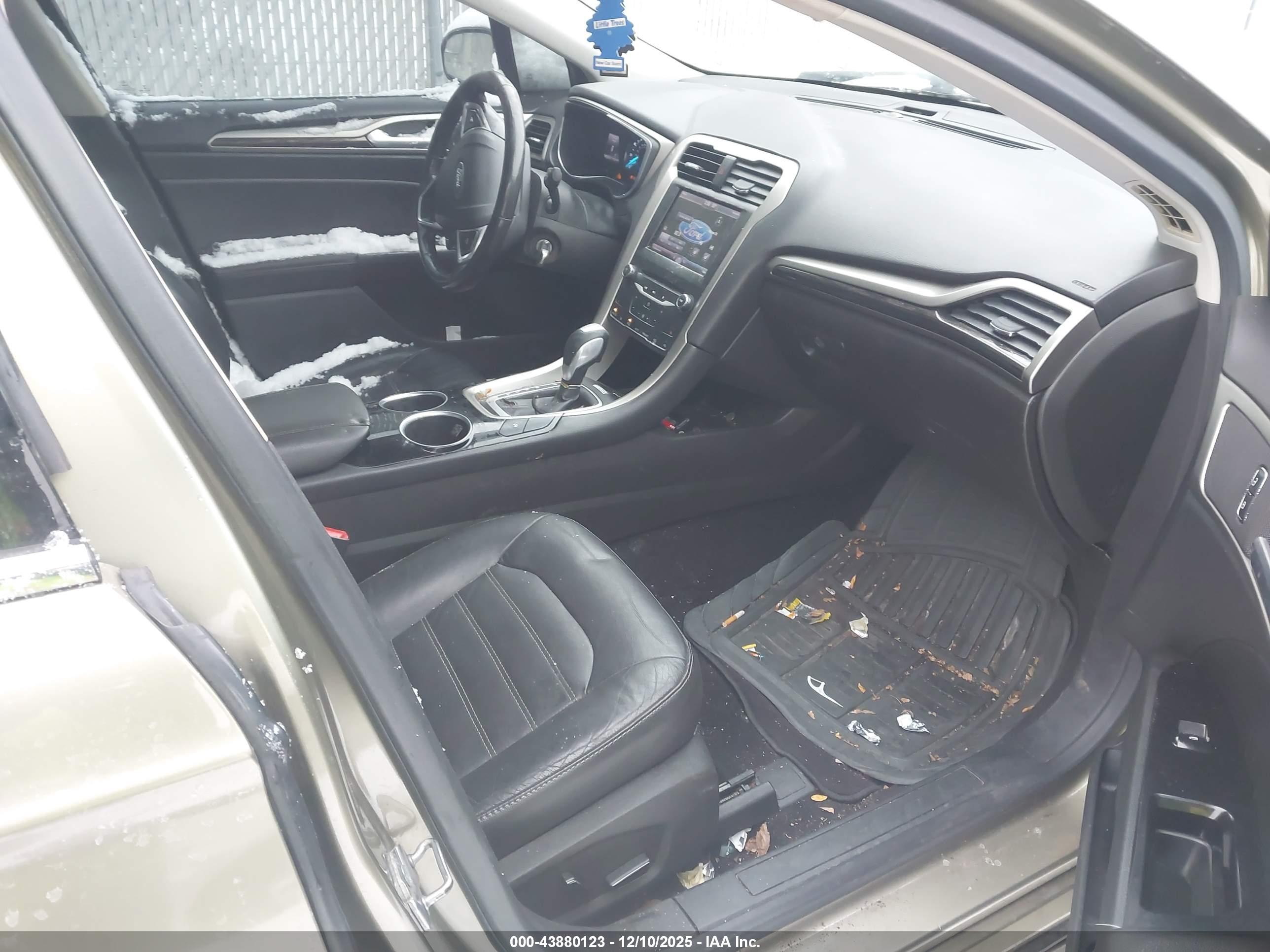 FORD FUSION image 5