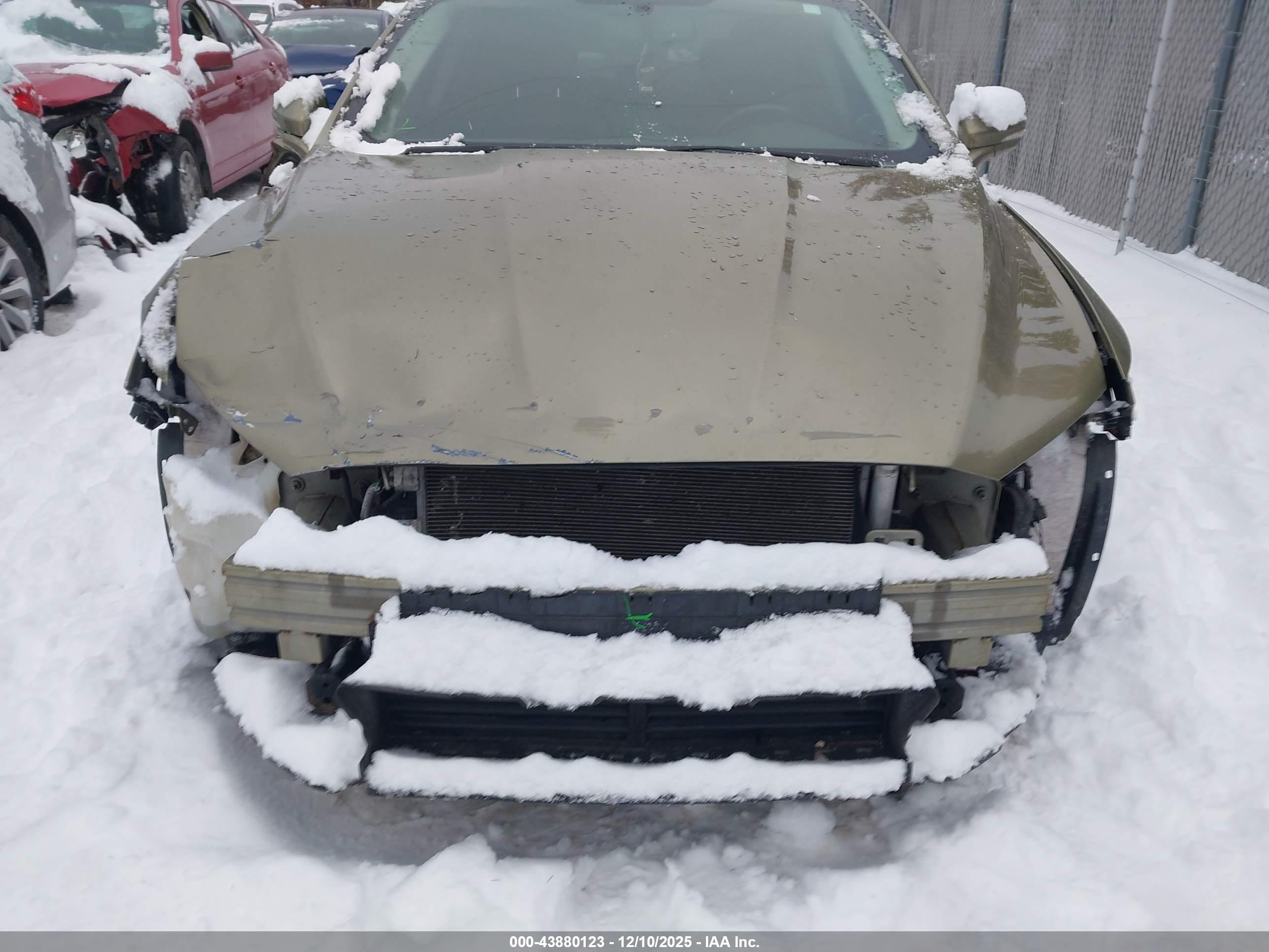 FORD FUSION image 6
