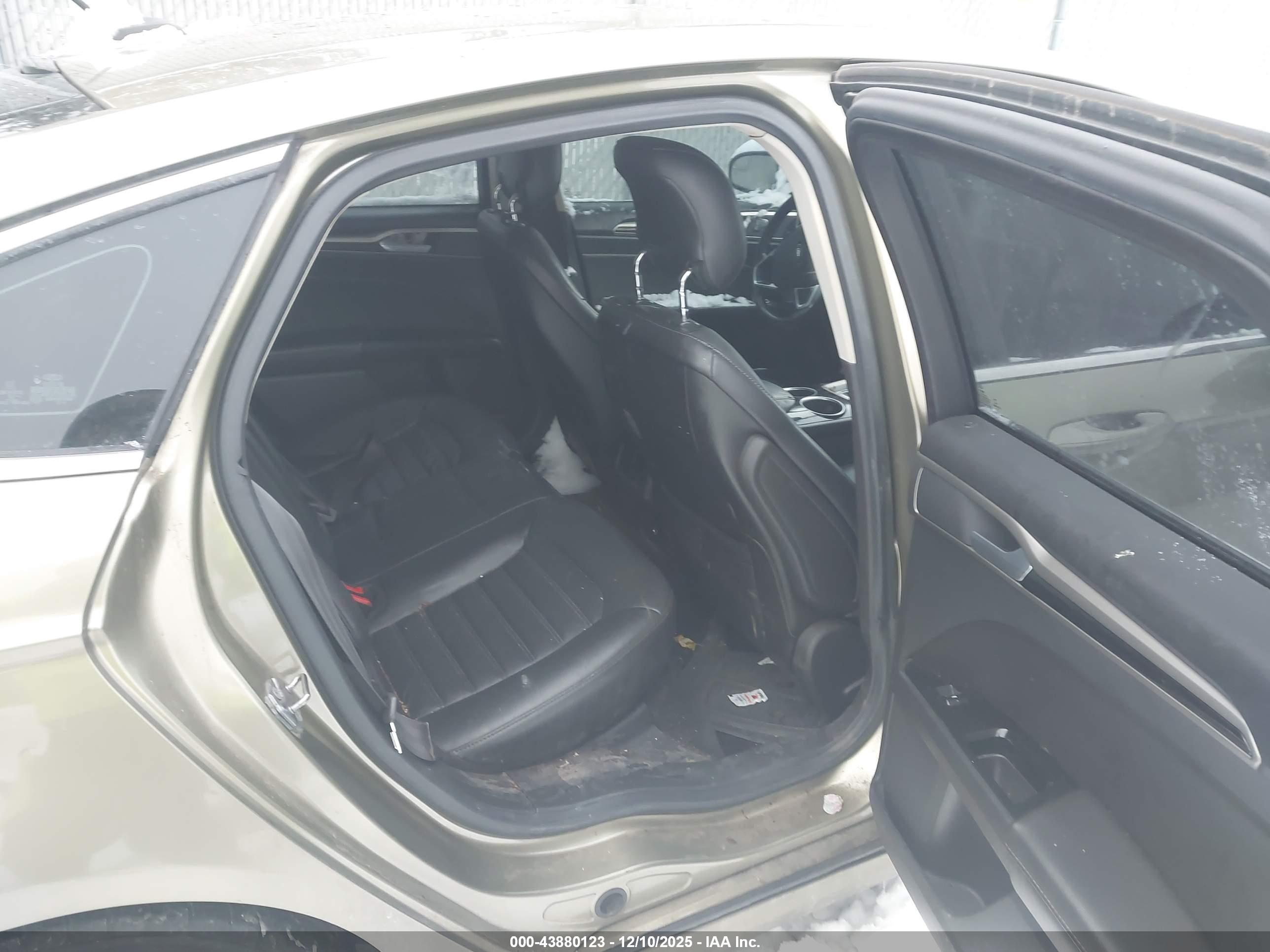 FORD FUSION image 8