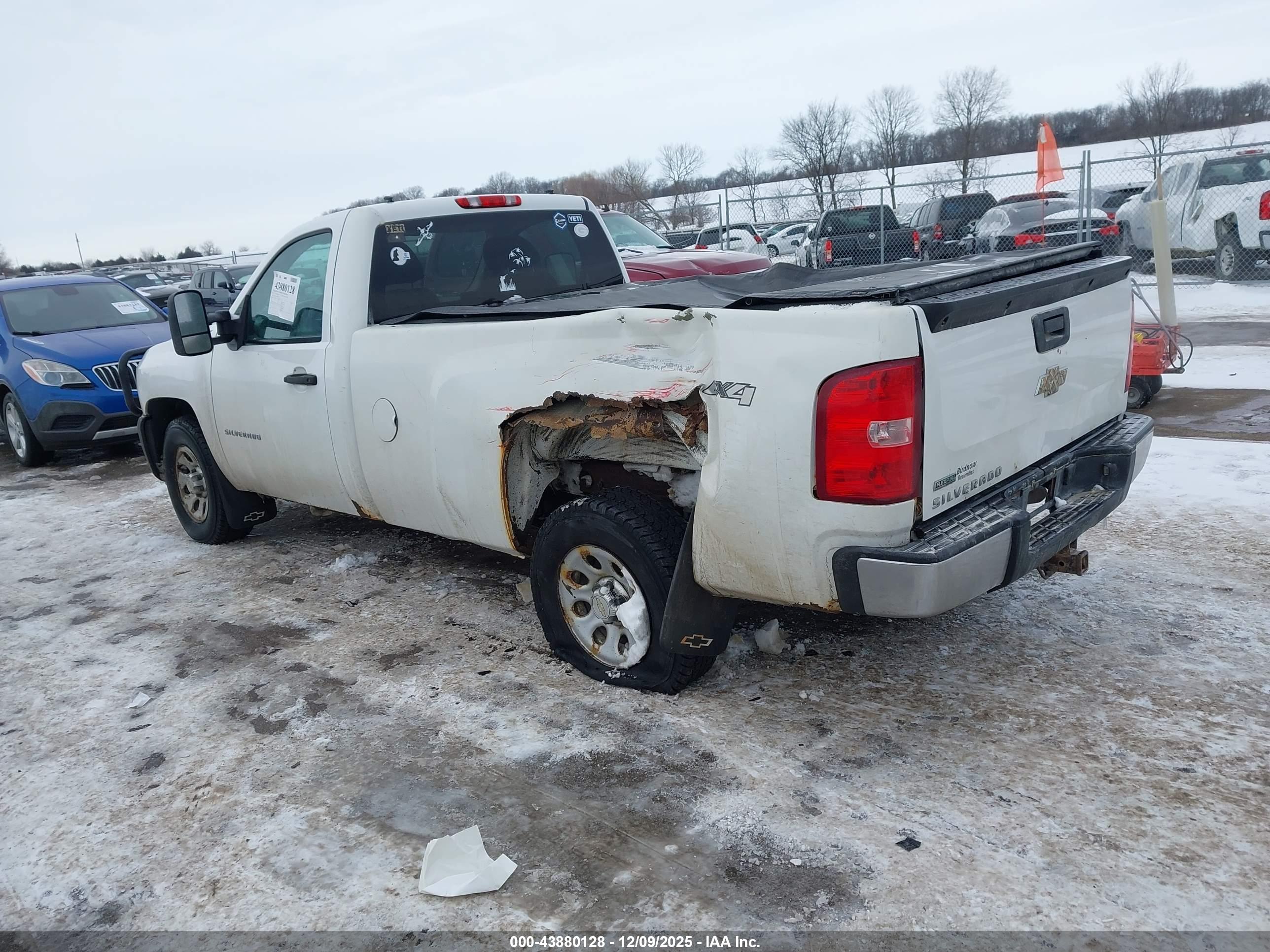 CHEVROLET SILVERADO image 3