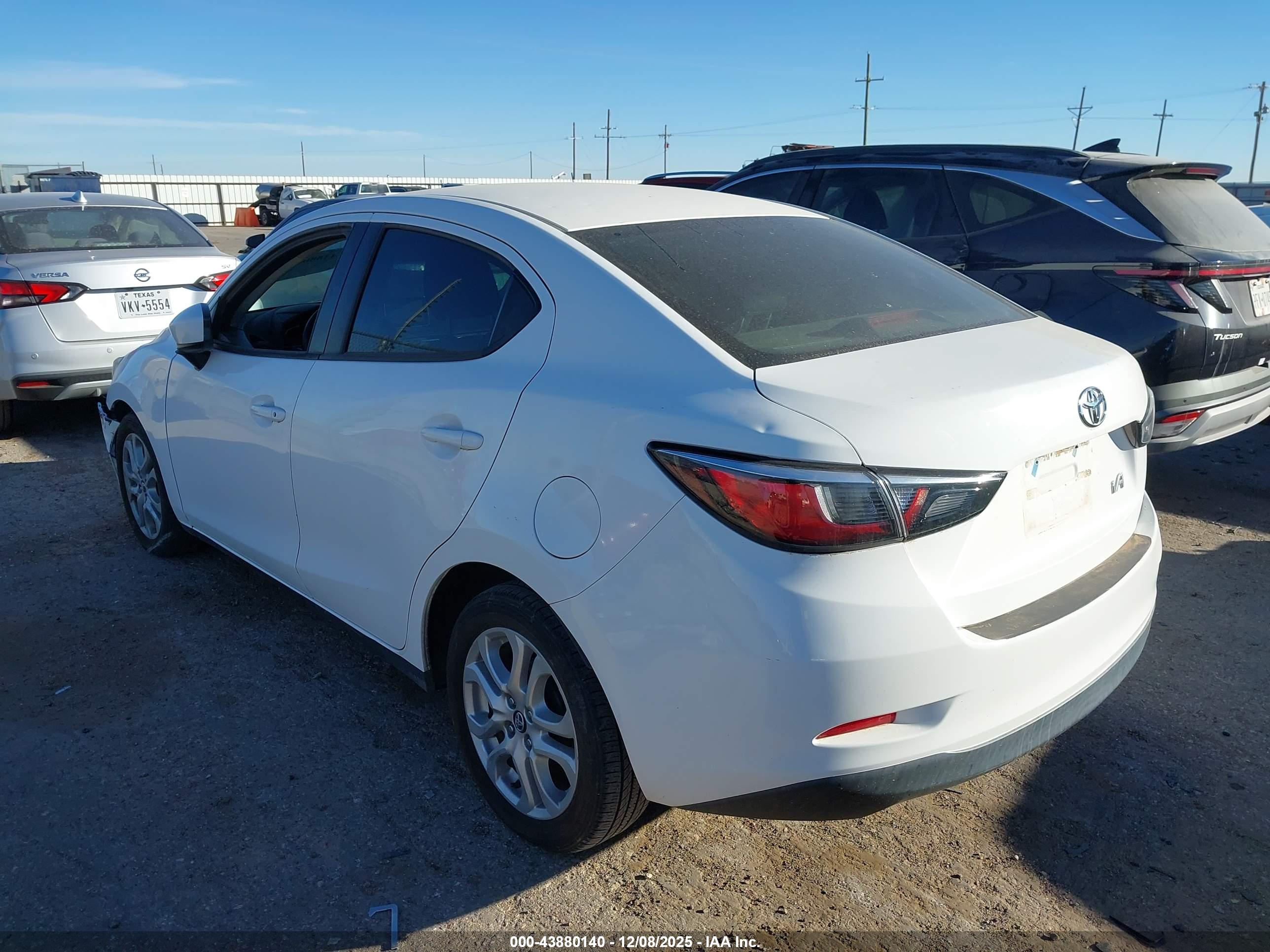 TOYOTA YARIS image 3