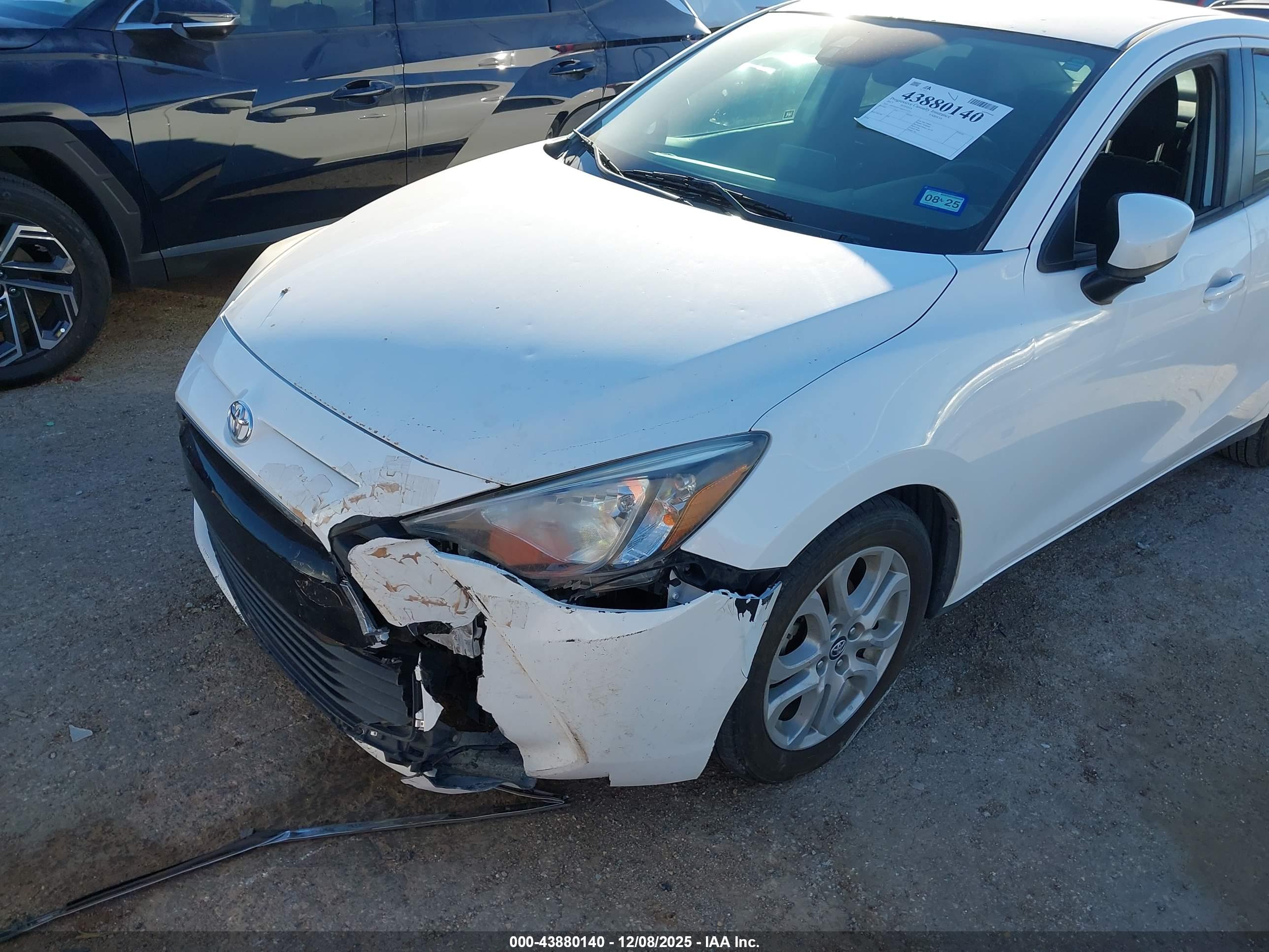 TOYOTA YARIS image 6