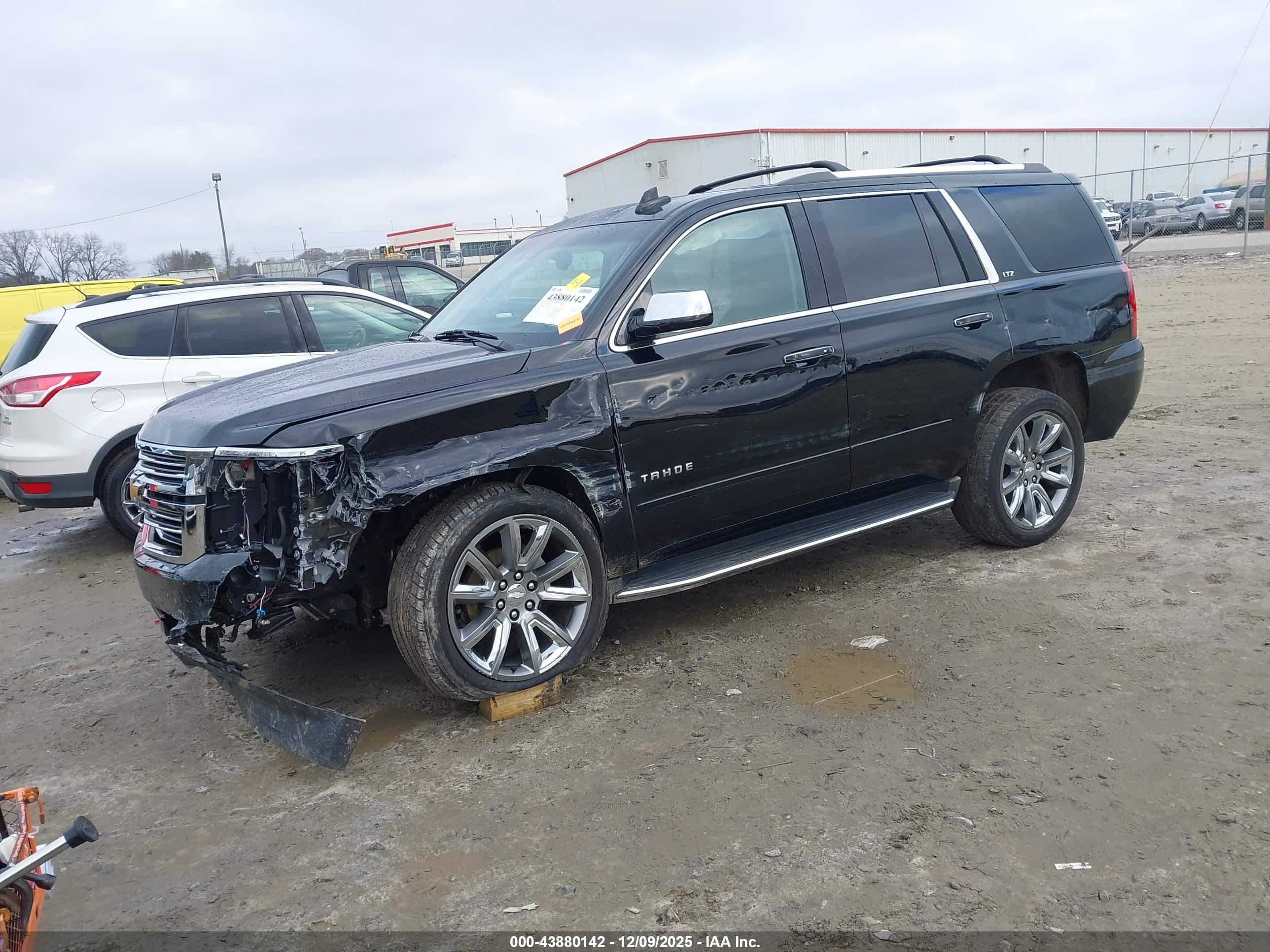 CHEVROLET TAHOE image 2