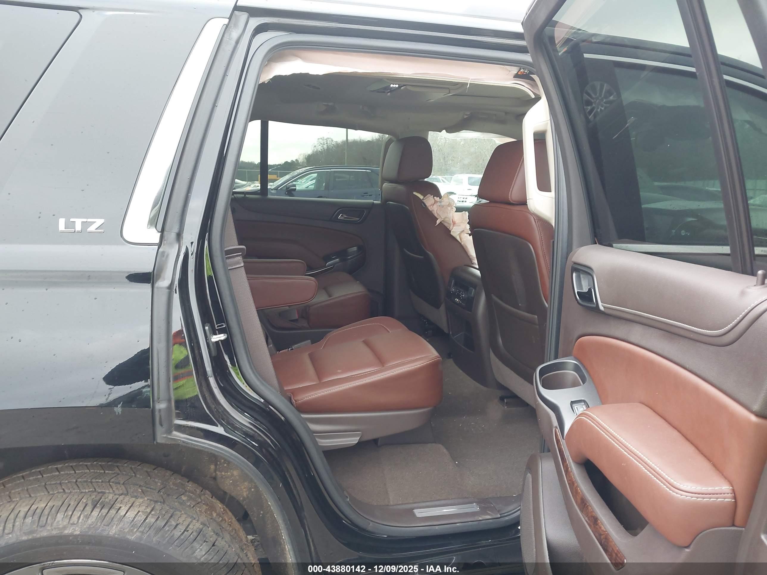CHEVROLET TAHOE image 8