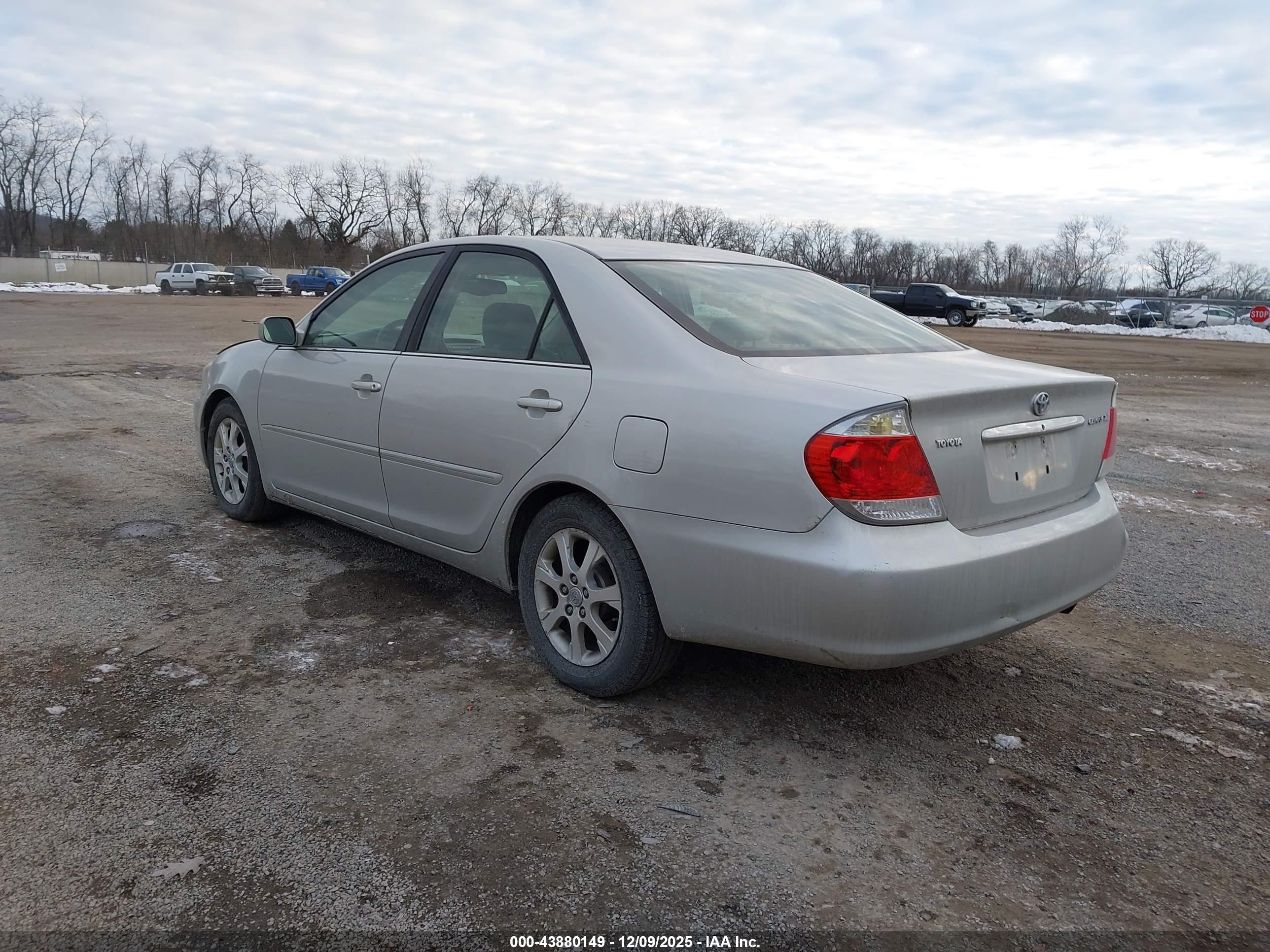 TOYOTA CAMRY image 3