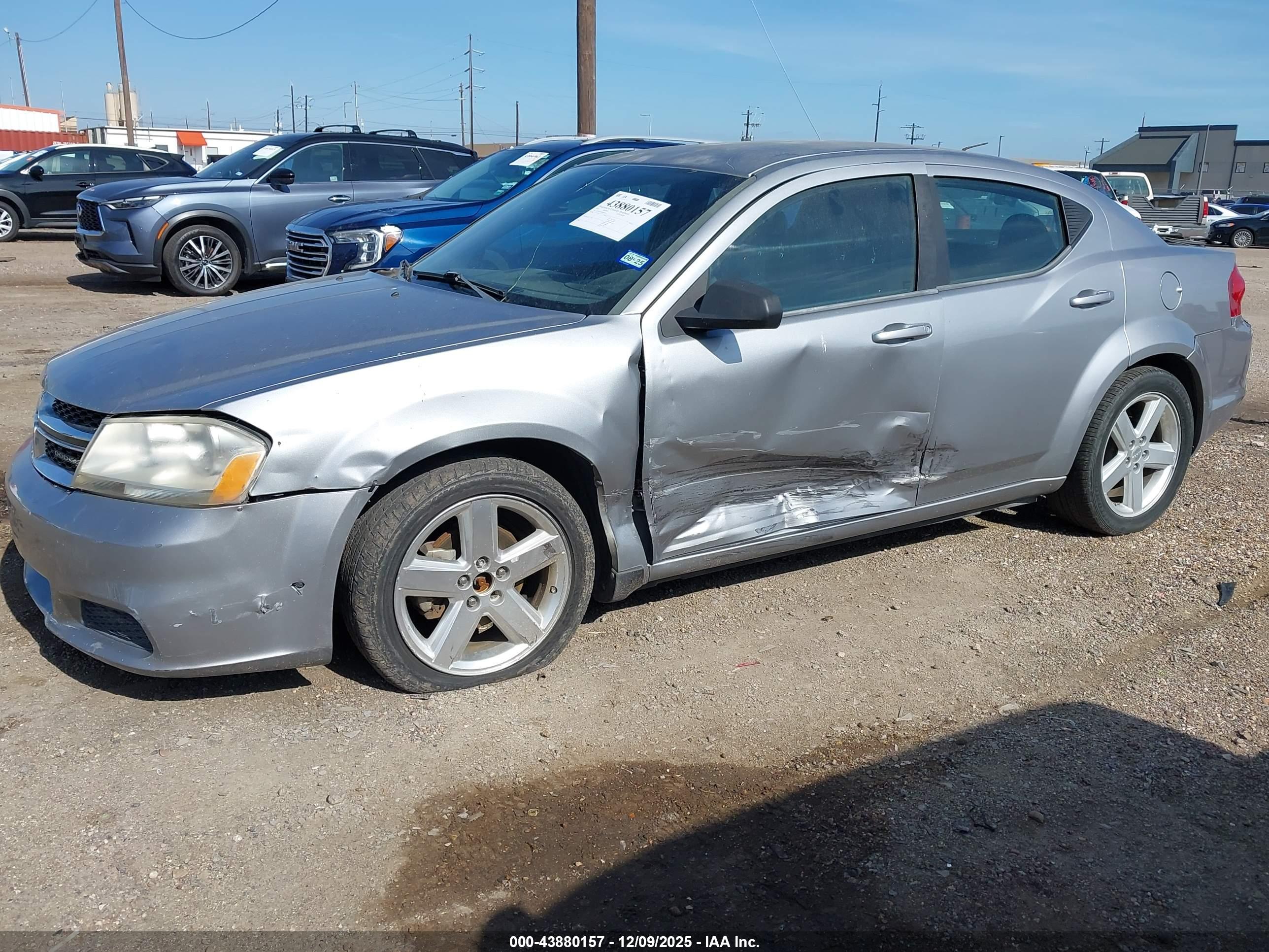 DODGE AVENGER image 2