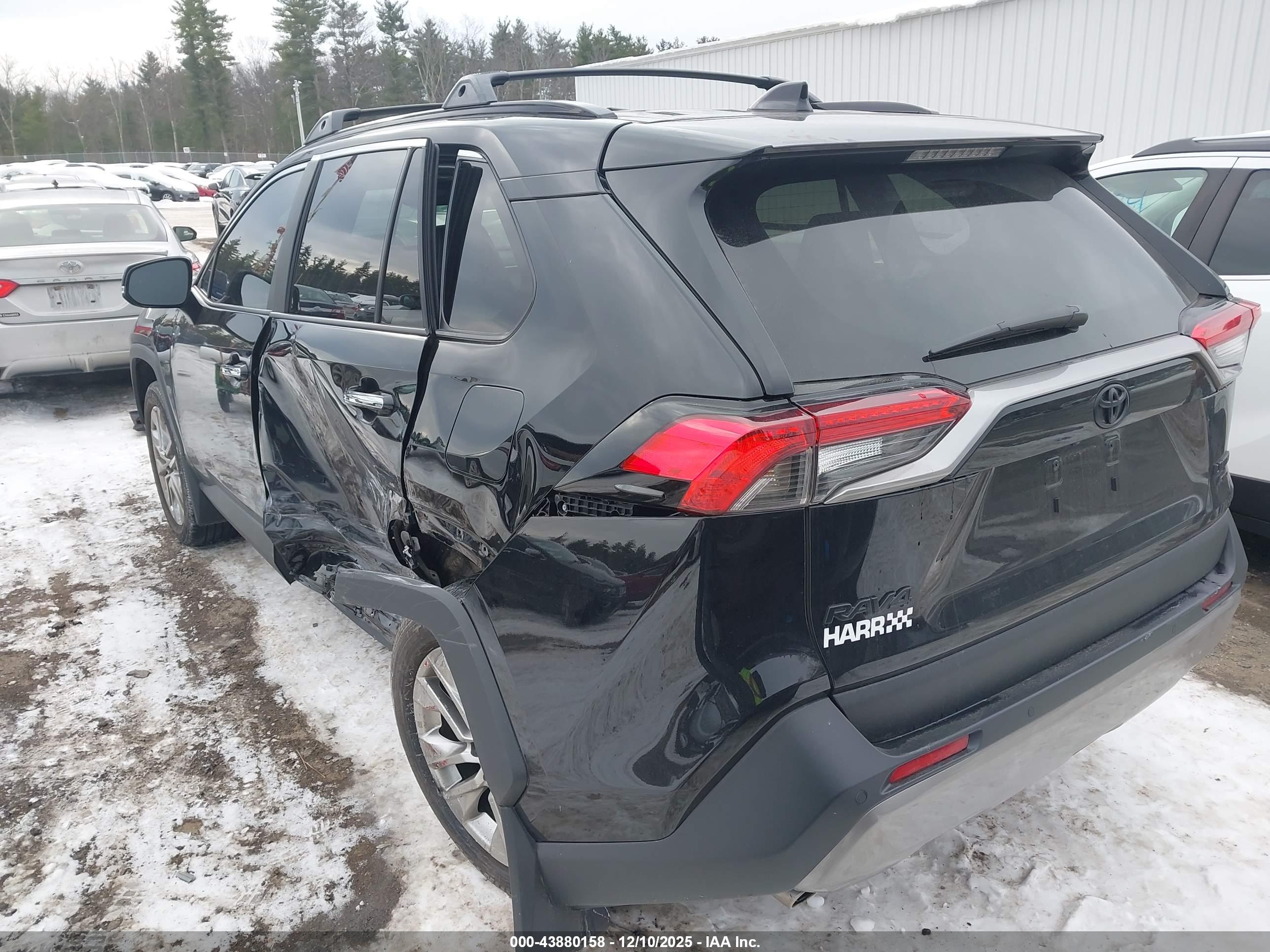 TOYOTA RAV4 image 3