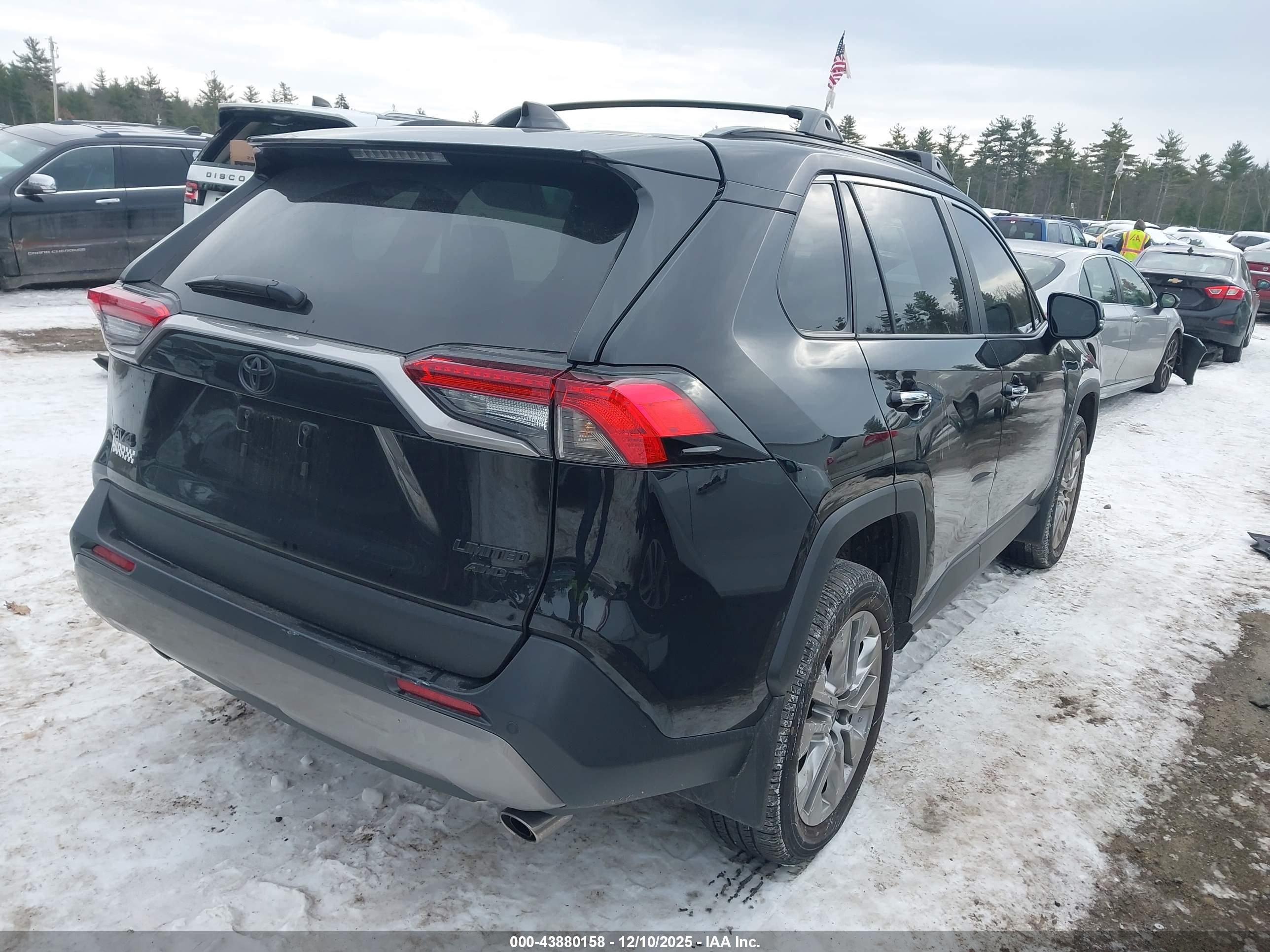 TOYOTA RAV4 image 4