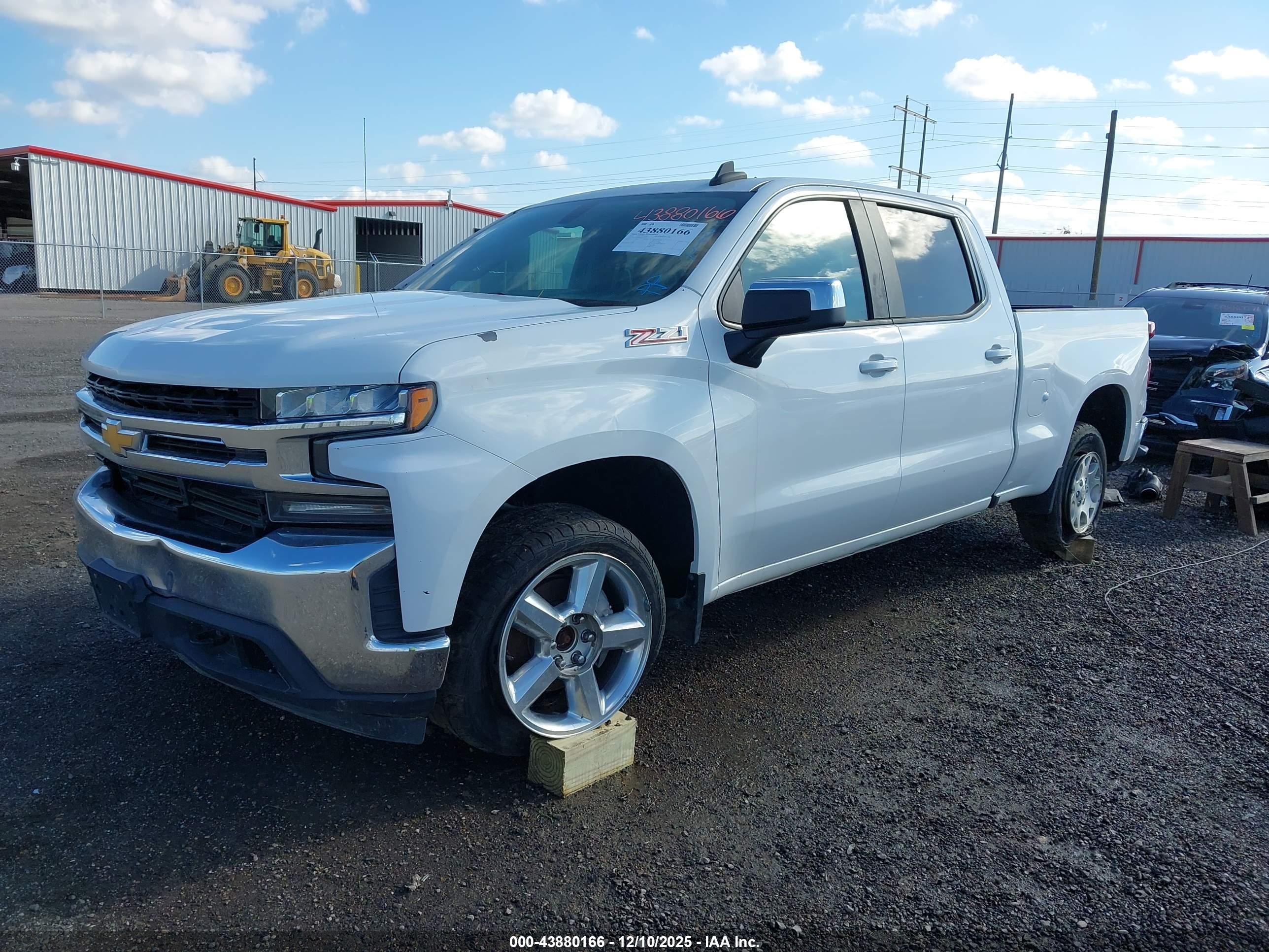 CHEVROLET SILVERADO image 2