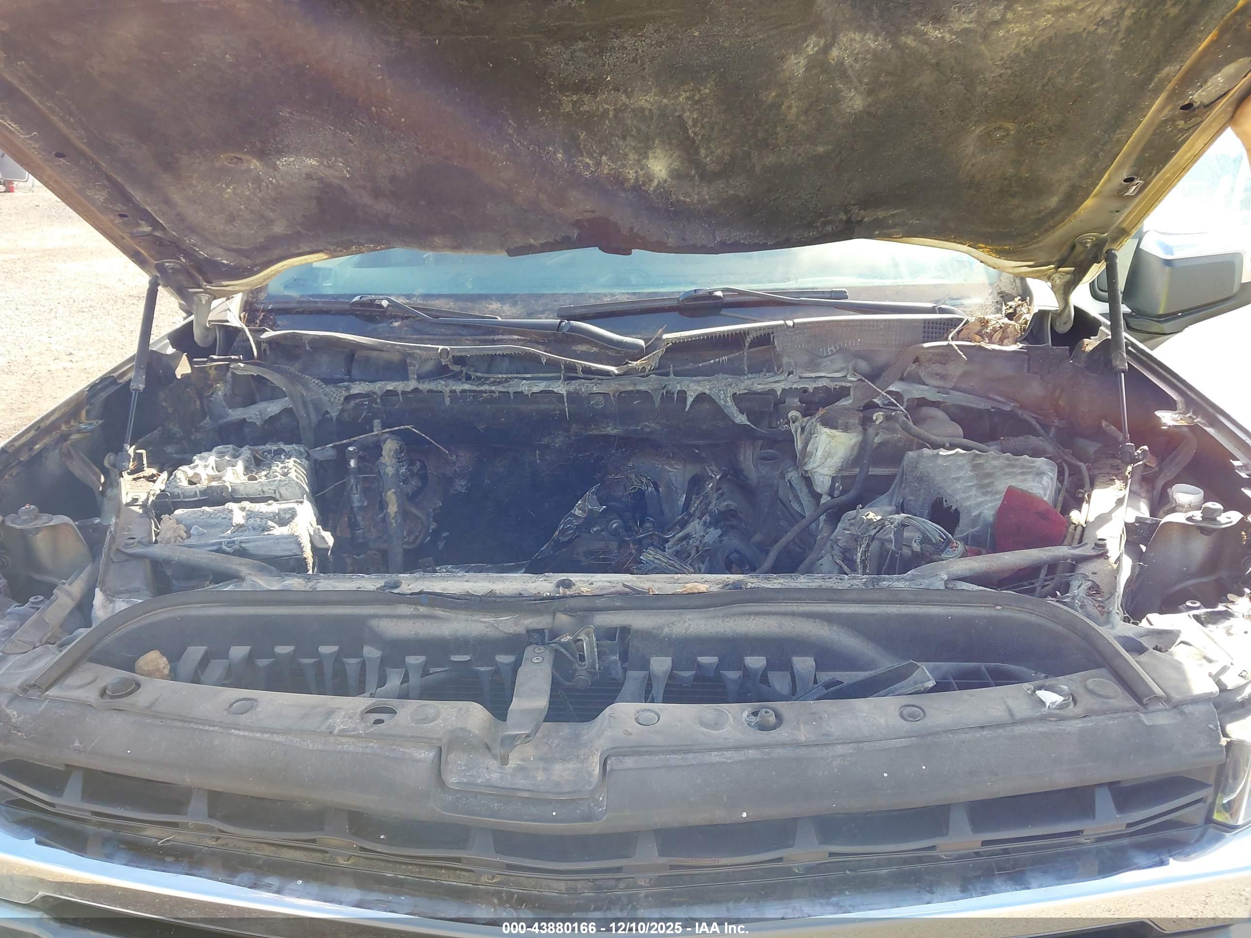 CHEVROLET SILVERADO image 6