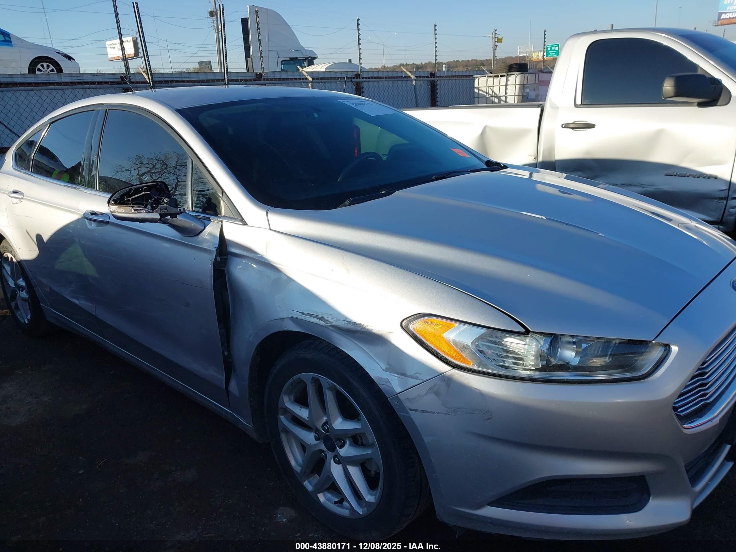 FORD FUSION image 6