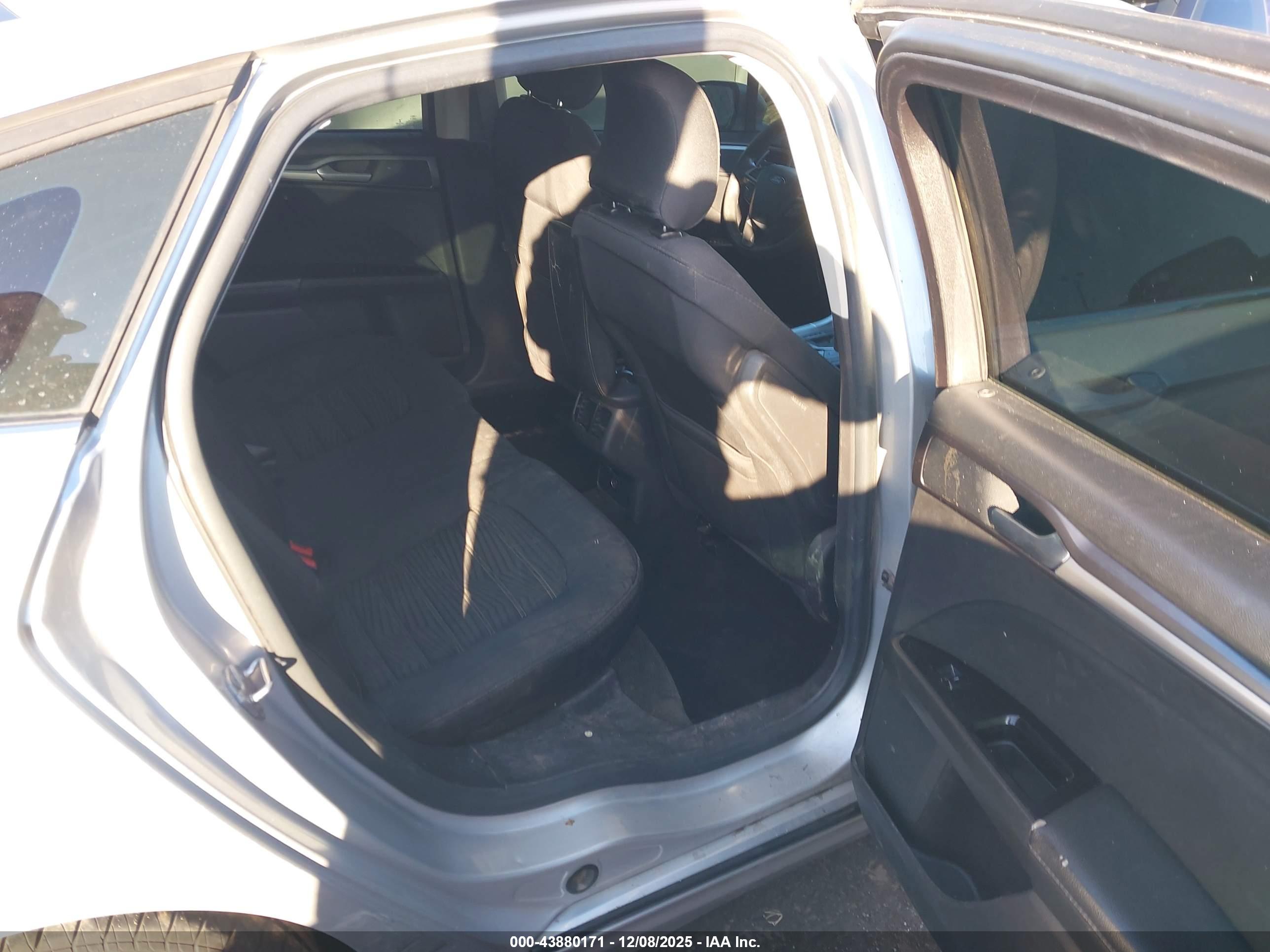 FORD FUSION image 8