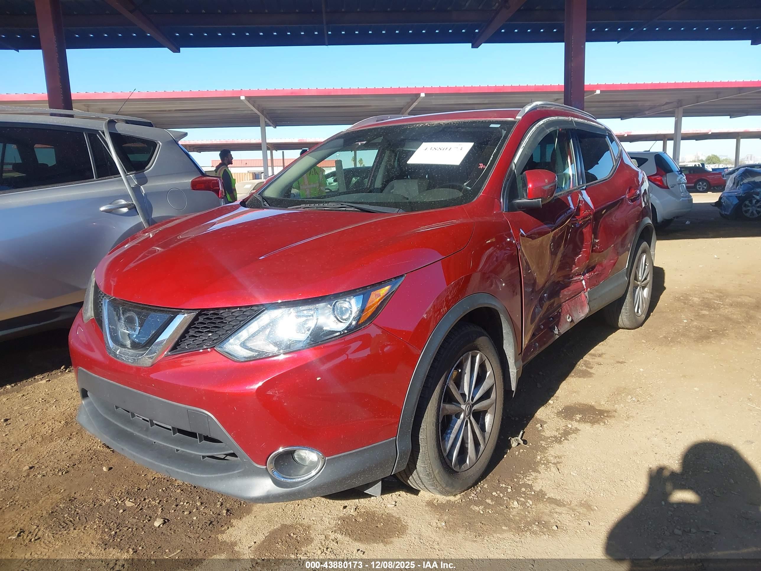 NISSAN ROGUE image 2