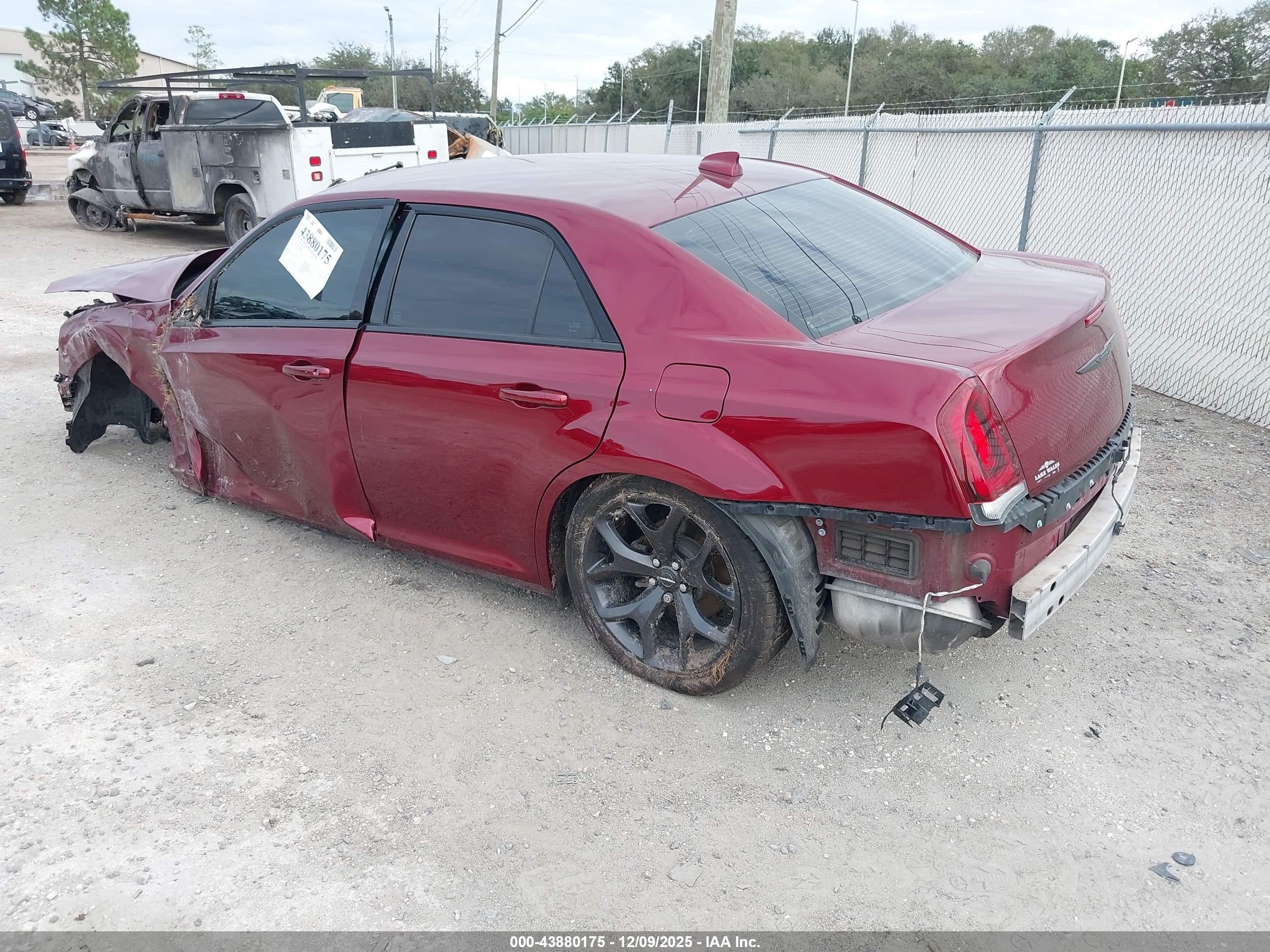 CHRYSLER 300 image 3