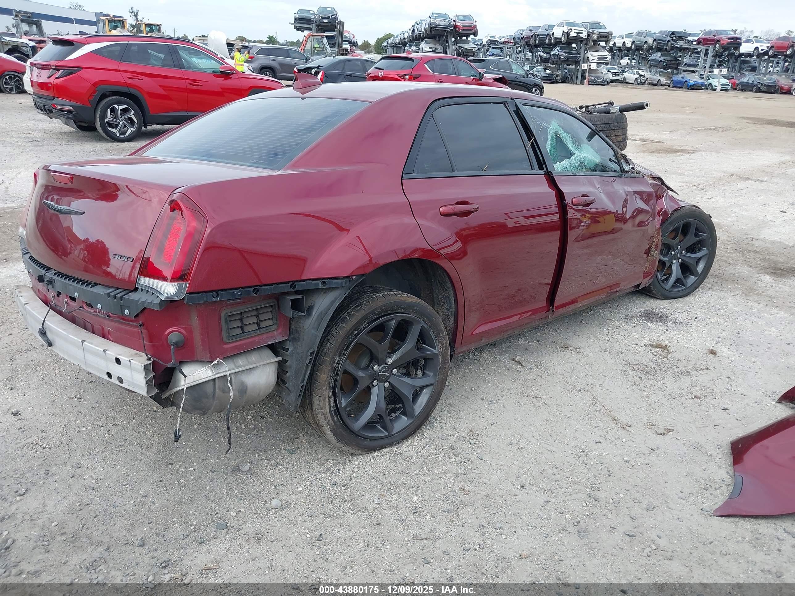 CHRYSLER 300 image 4
