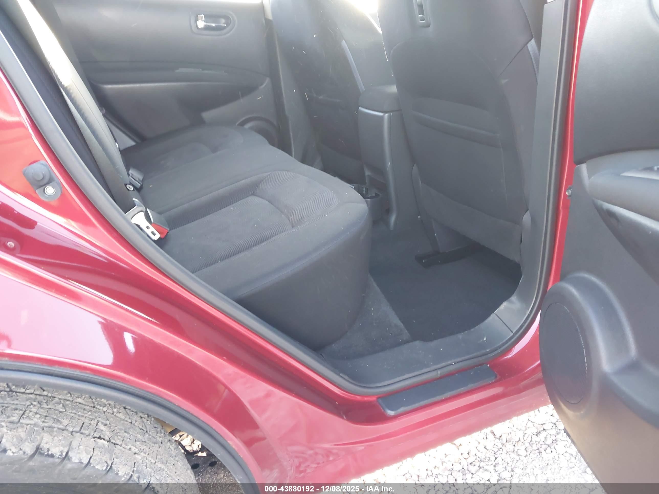 NISSAN ROGUE image 8