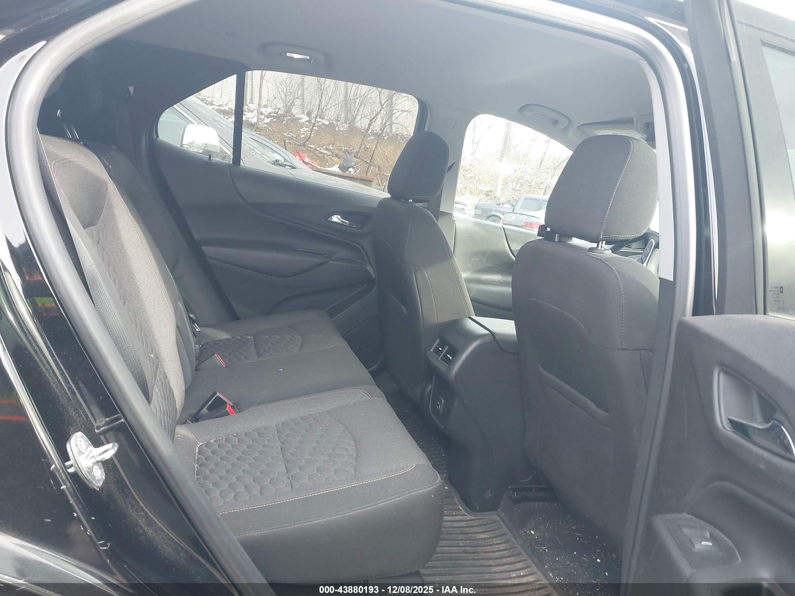 CHEVROLET EQUINOX image 8