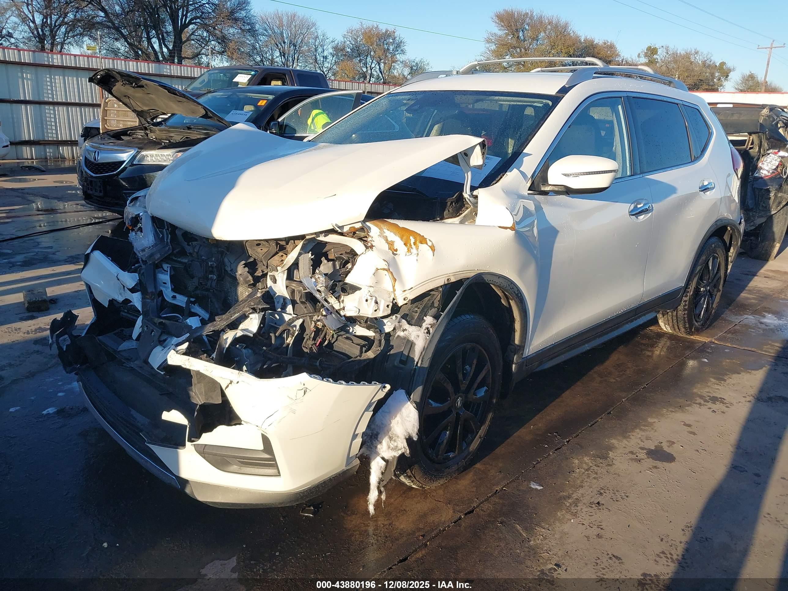 NISSAN ROGUE image 2