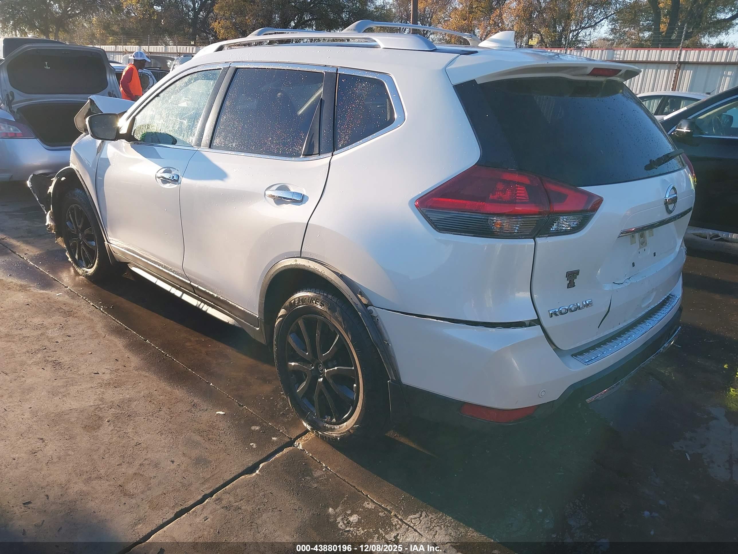 NISSAN ROGUE image 3