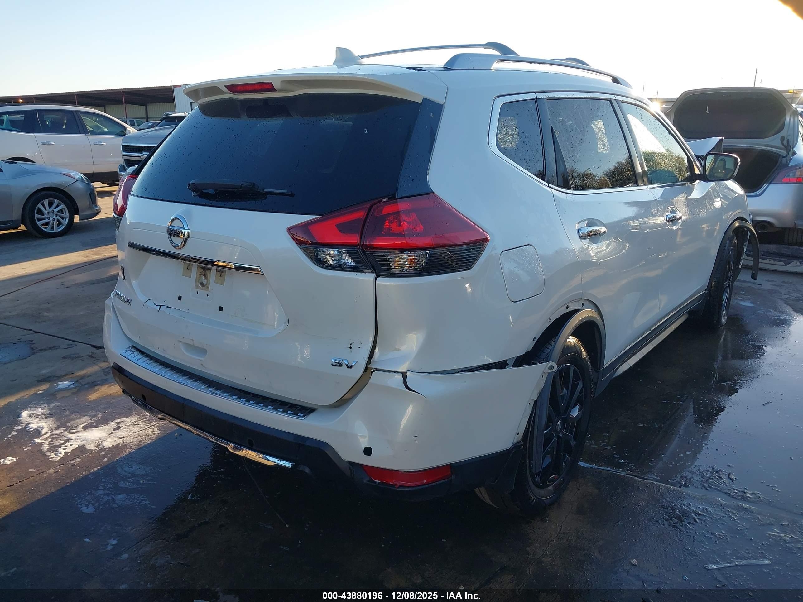 NISSAN ROGUE image 4
