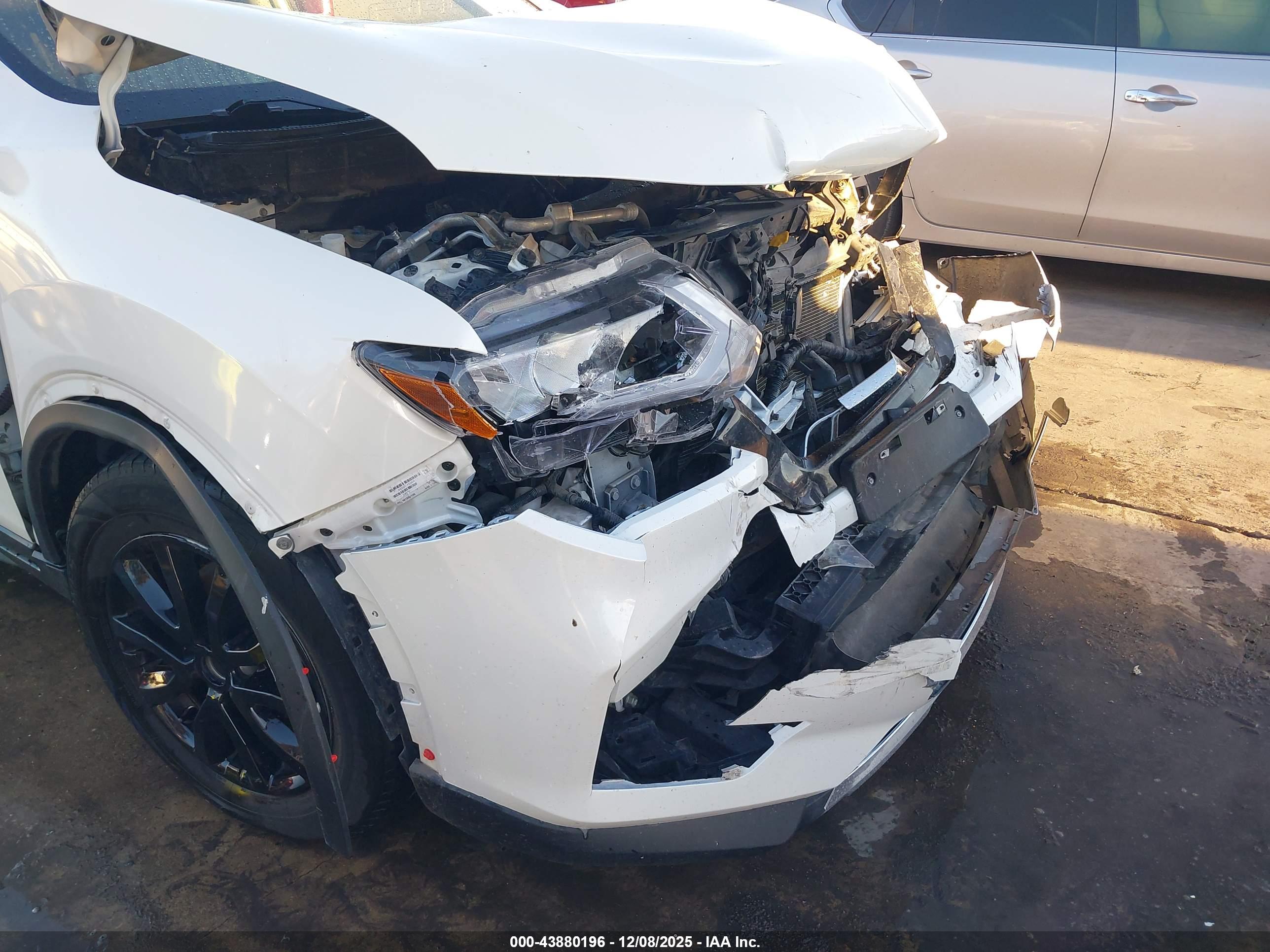 NISSAN ROGUE image 6