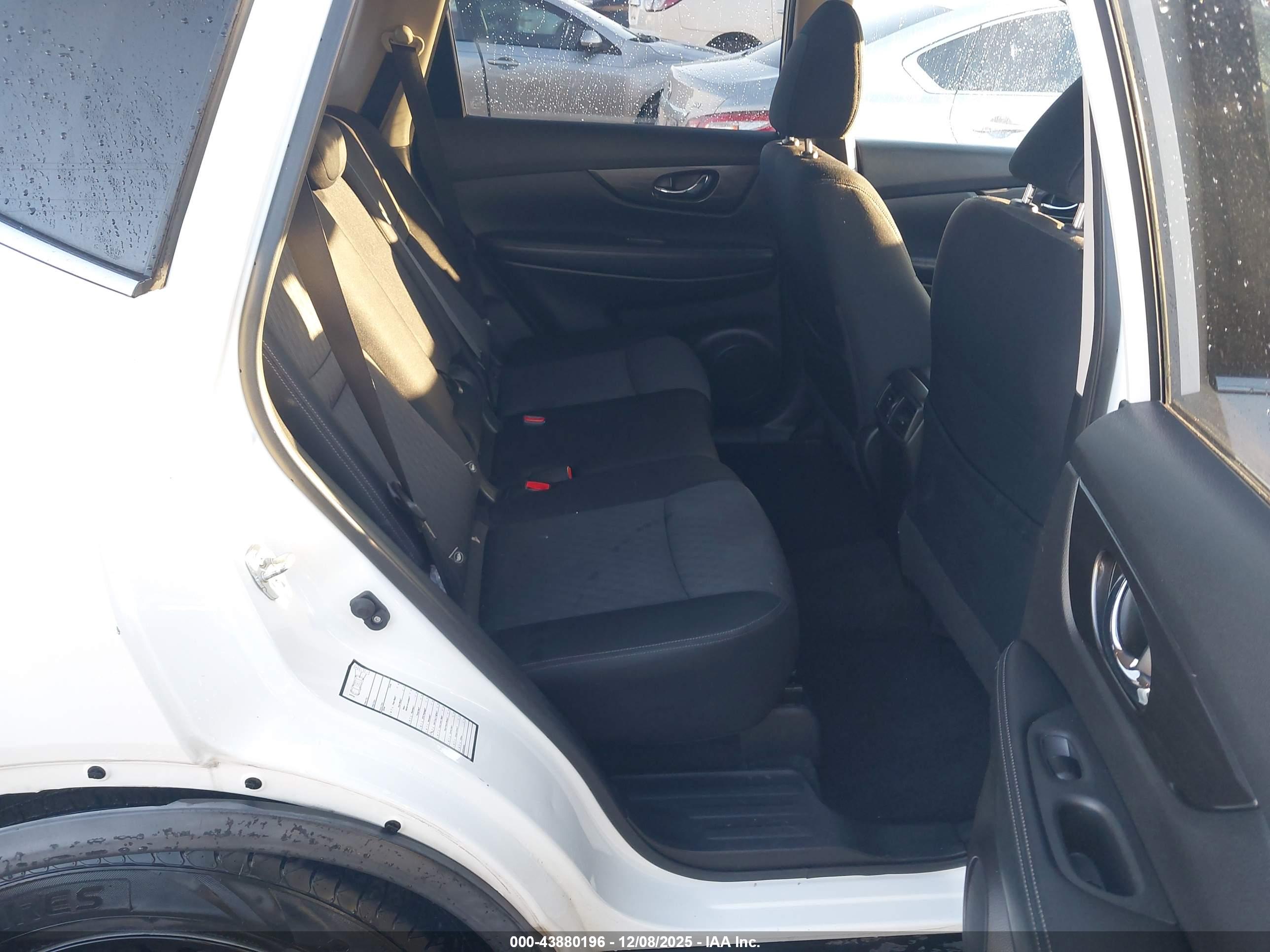 NISSAN ROGUE image 8