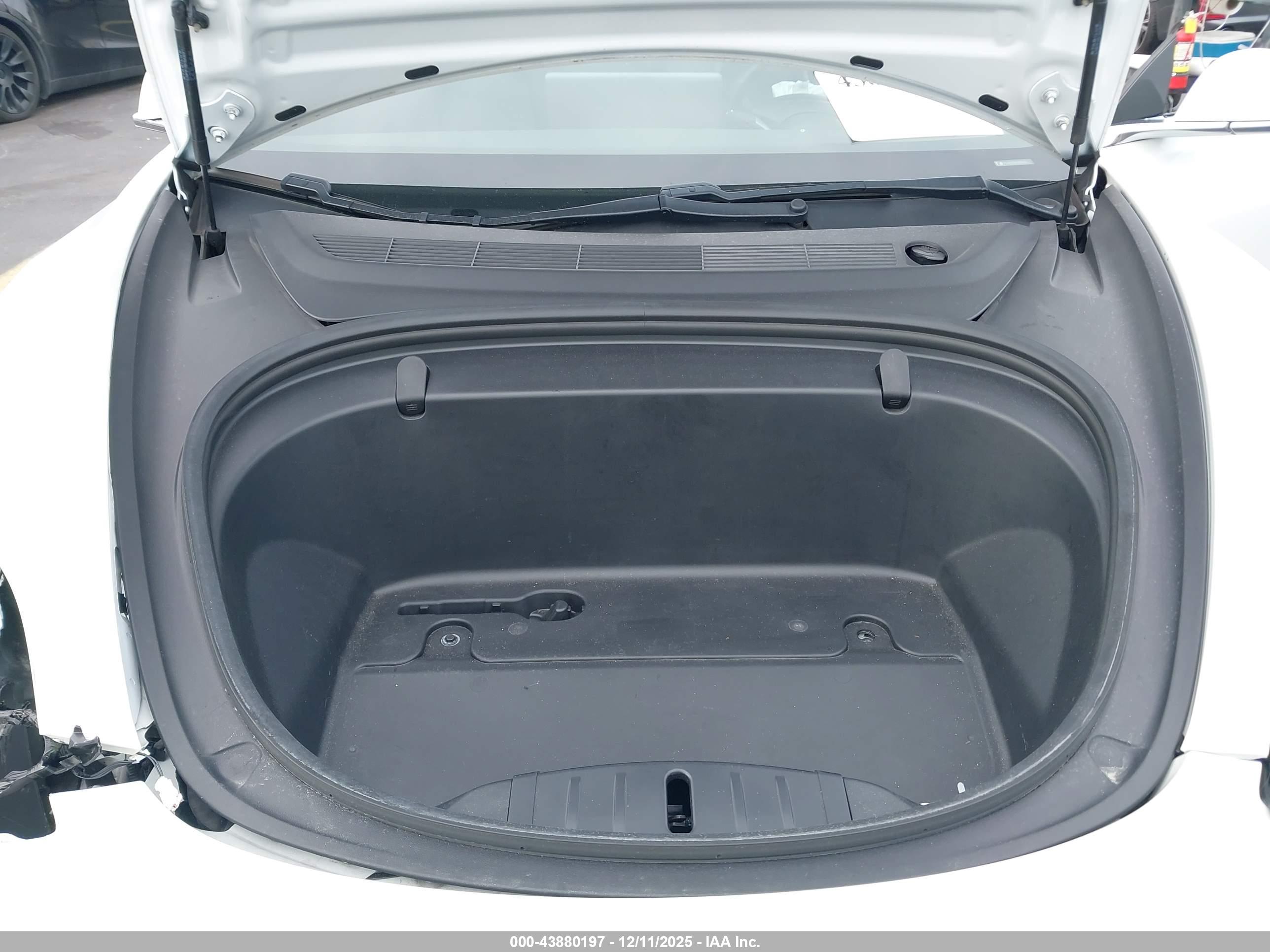 TESLA MODEL image 10