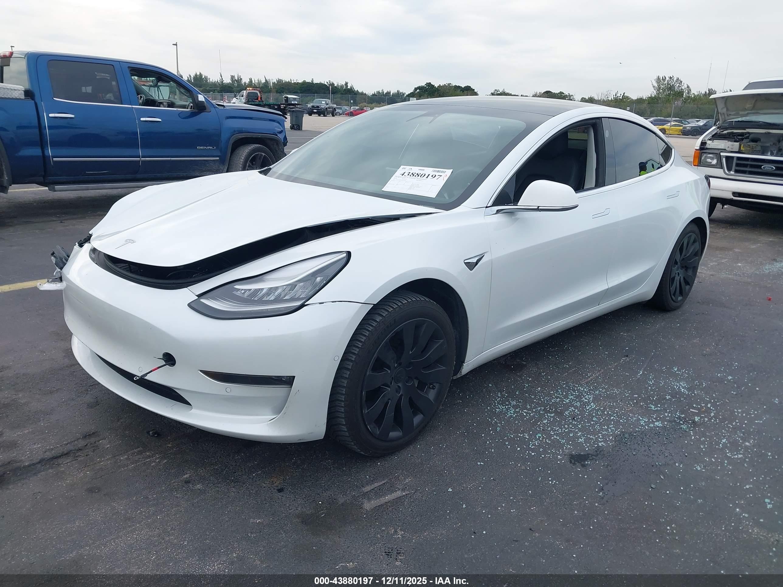 TESLA MODEL image 2