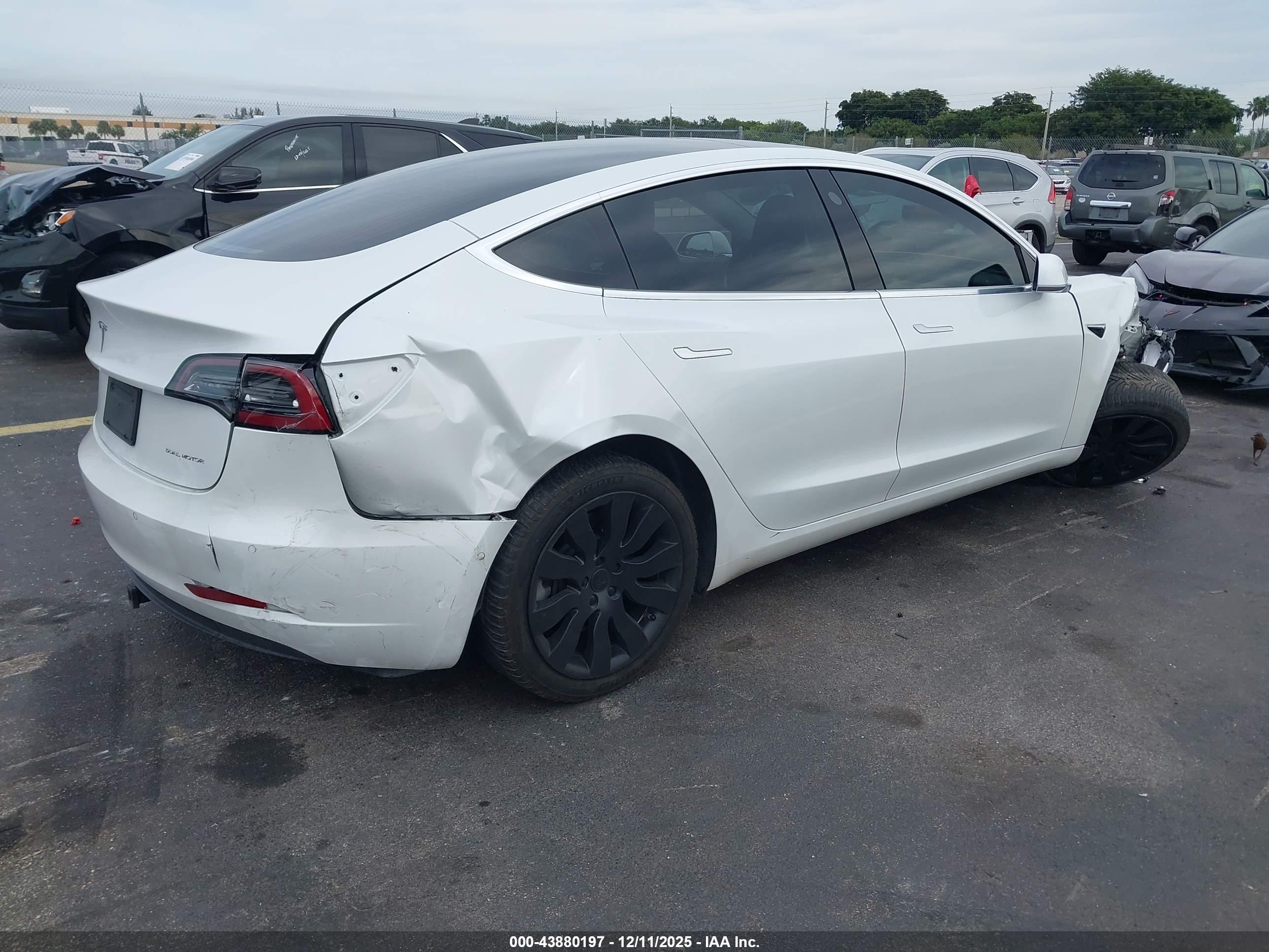 TESLA MODEL image 4