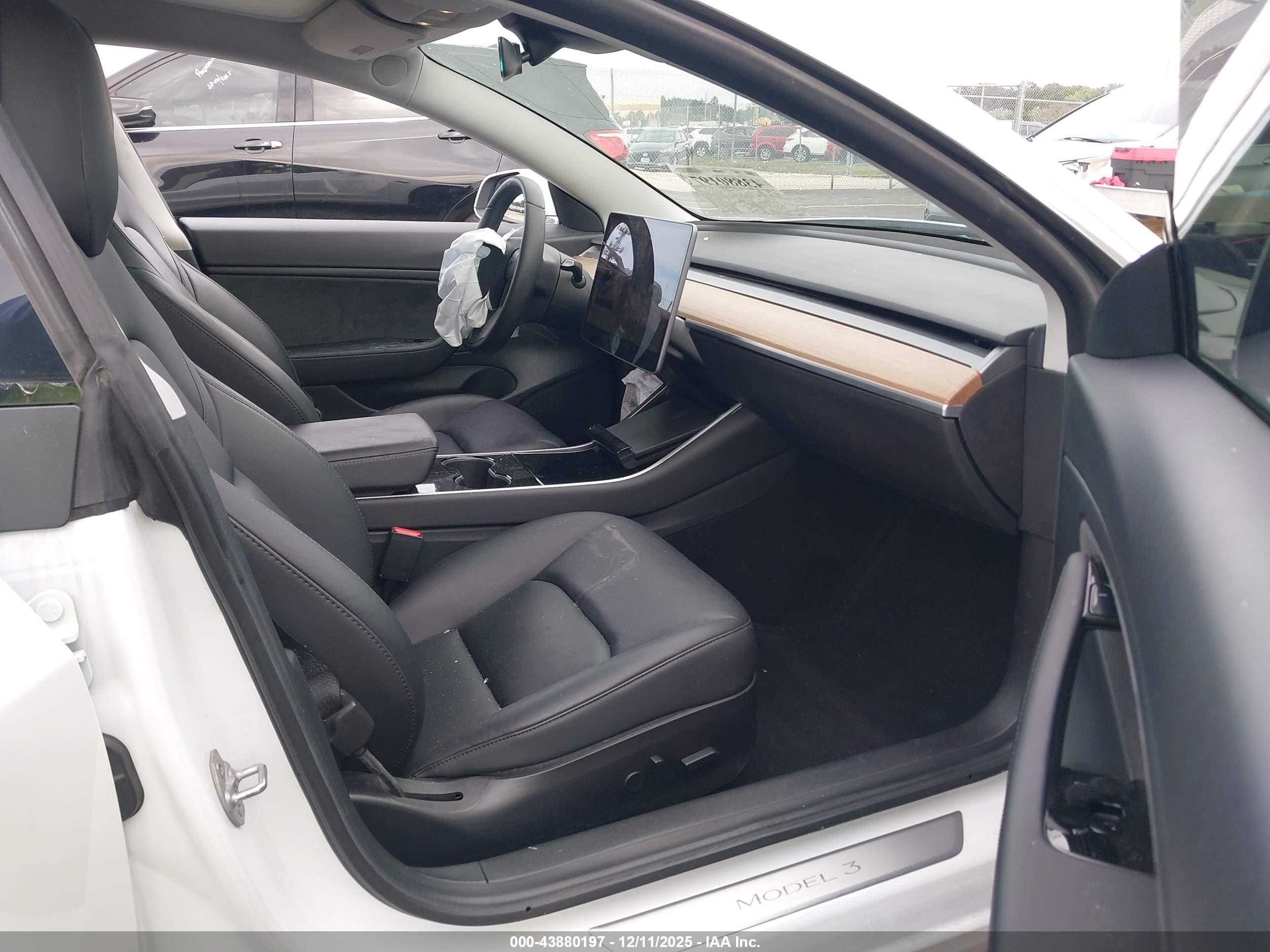 TESLA MODEL image 5