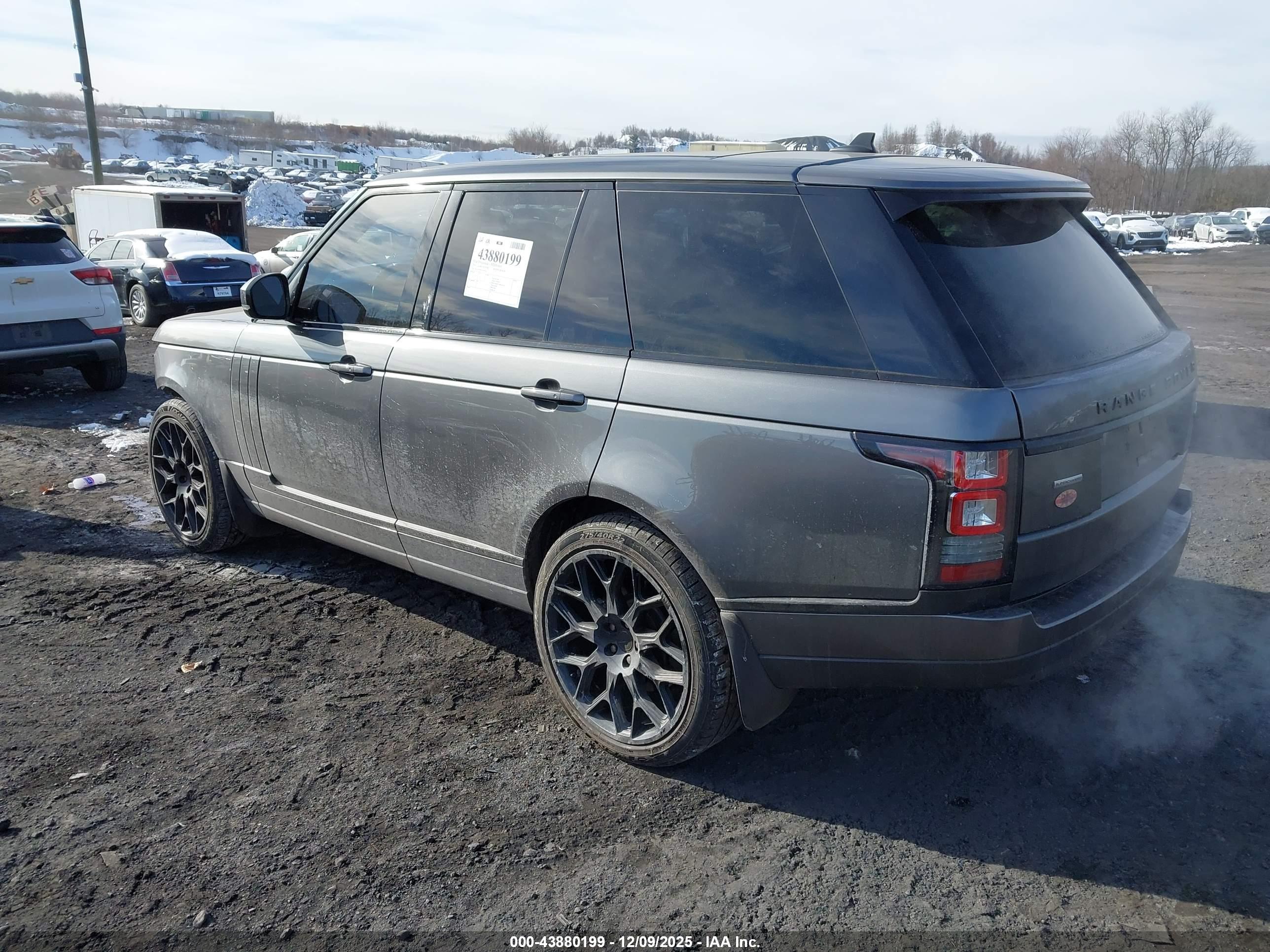 LAND ROVER image 3