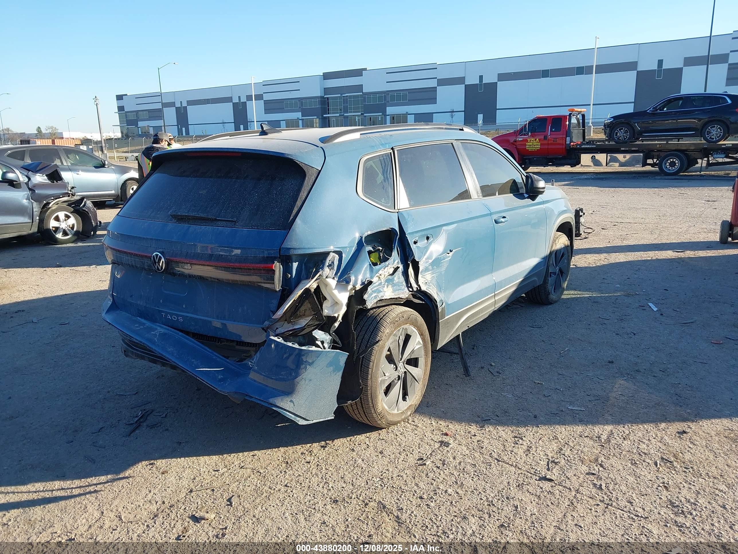 VOLKSWAGEN TAOS image 4