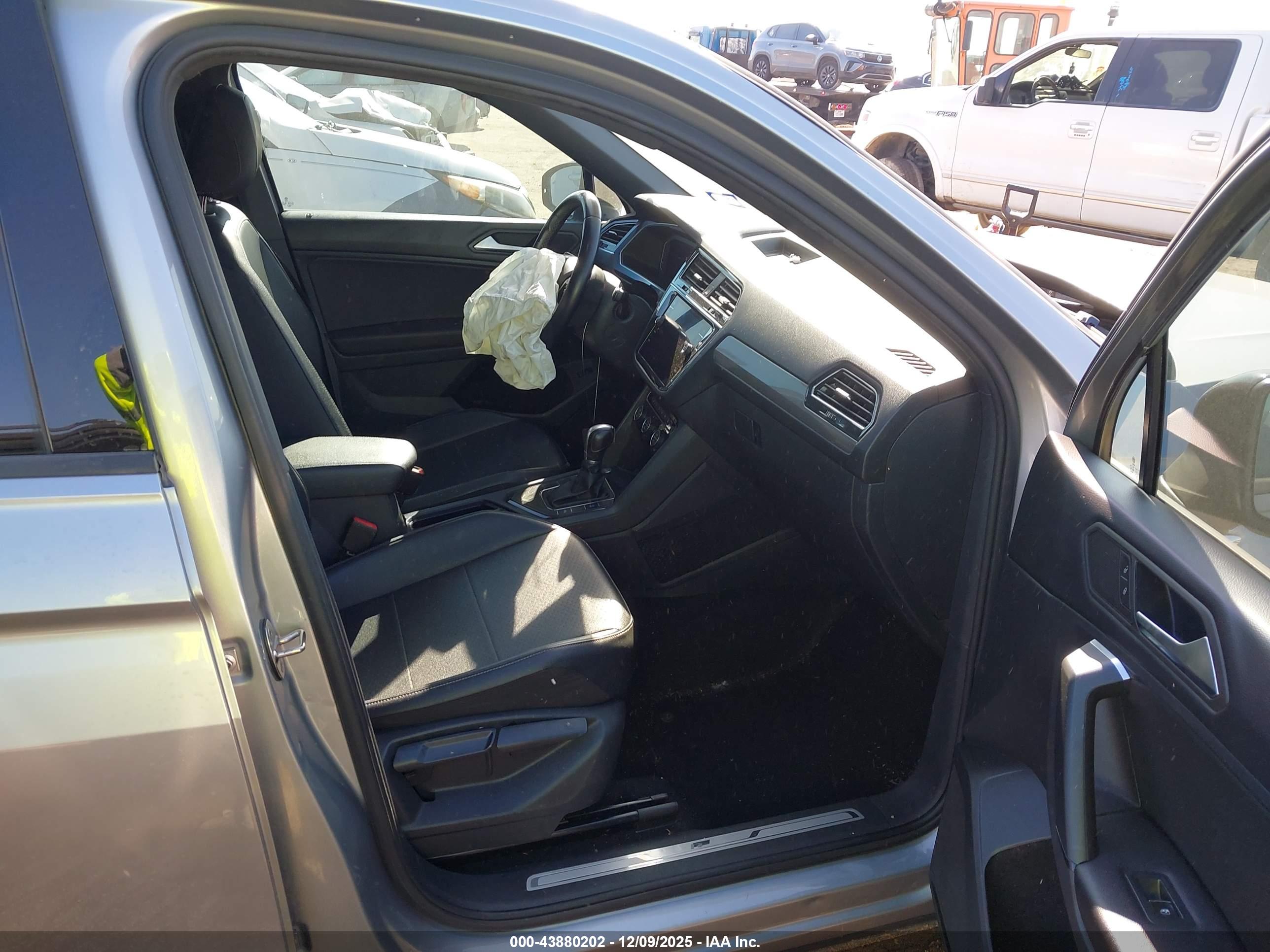 VOLKSWAGEN TIGUAN image 5