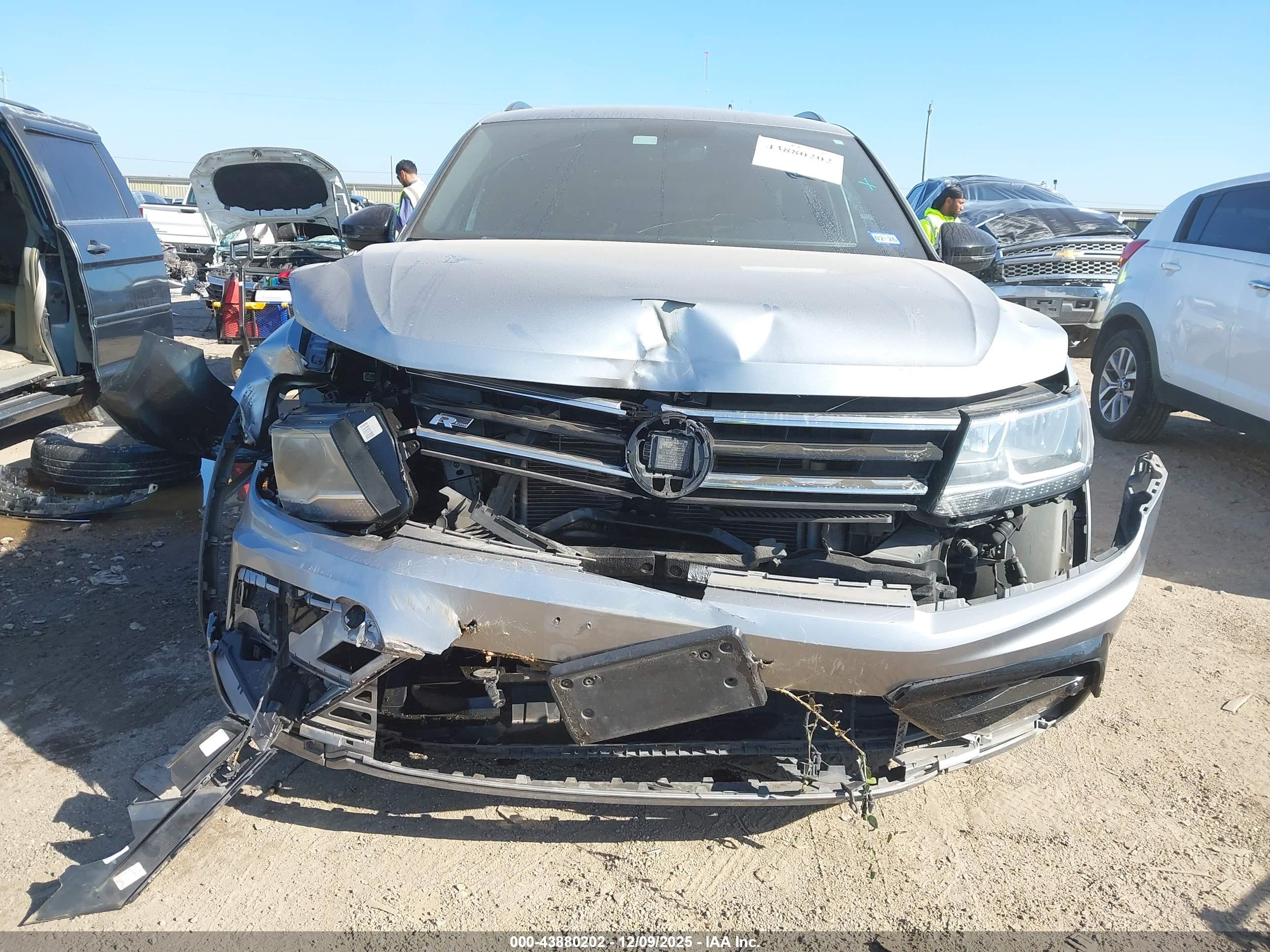 VOLKSWAGEN TIGUAN image 6