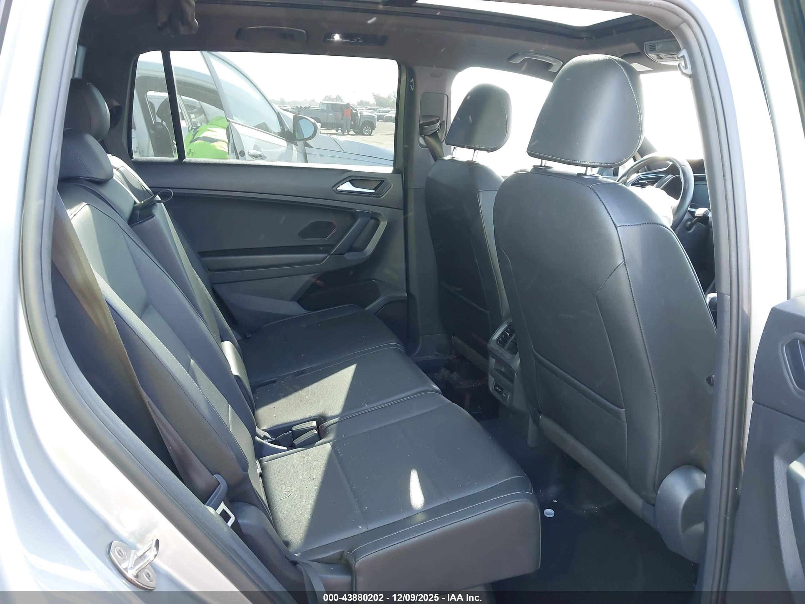 VOLKSWAGEN TIGUAN image 8