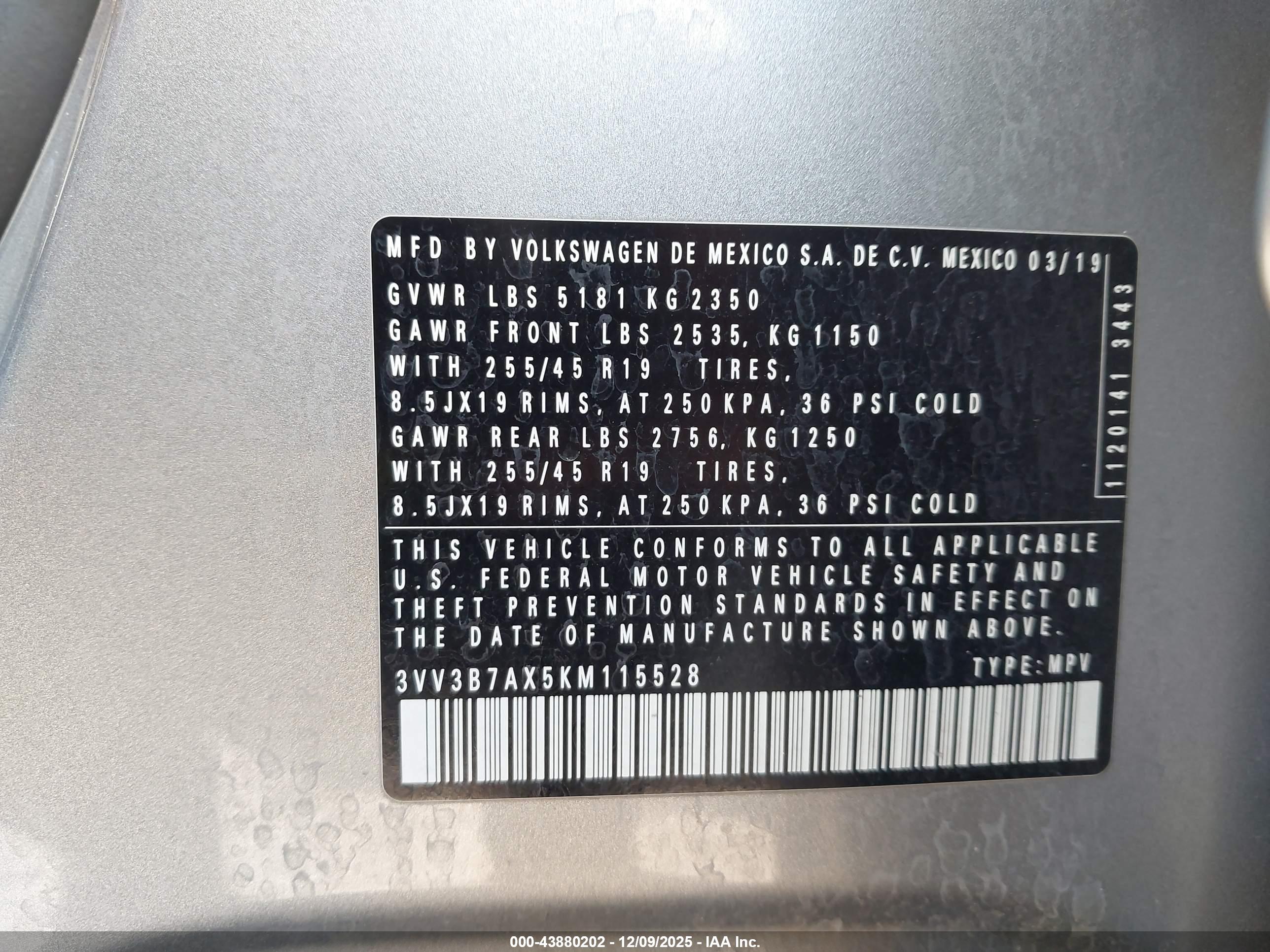 VOLKSWAGEN TIGUAN image 9
