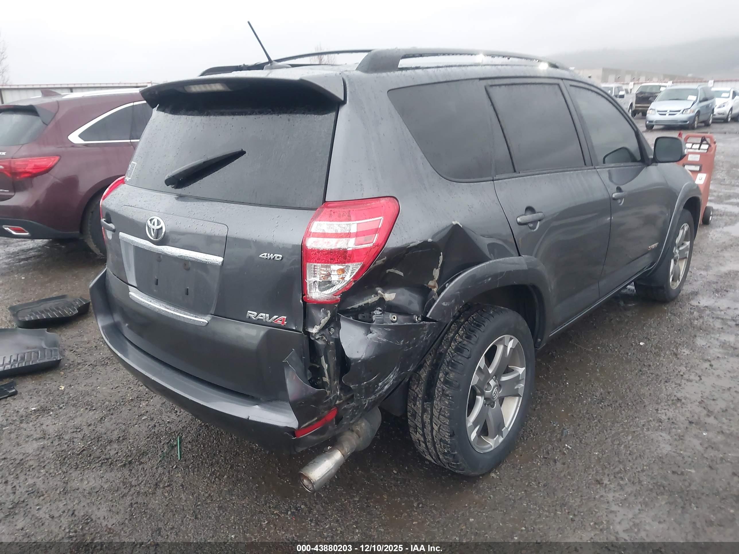 TOYOTA RAV4 image 4