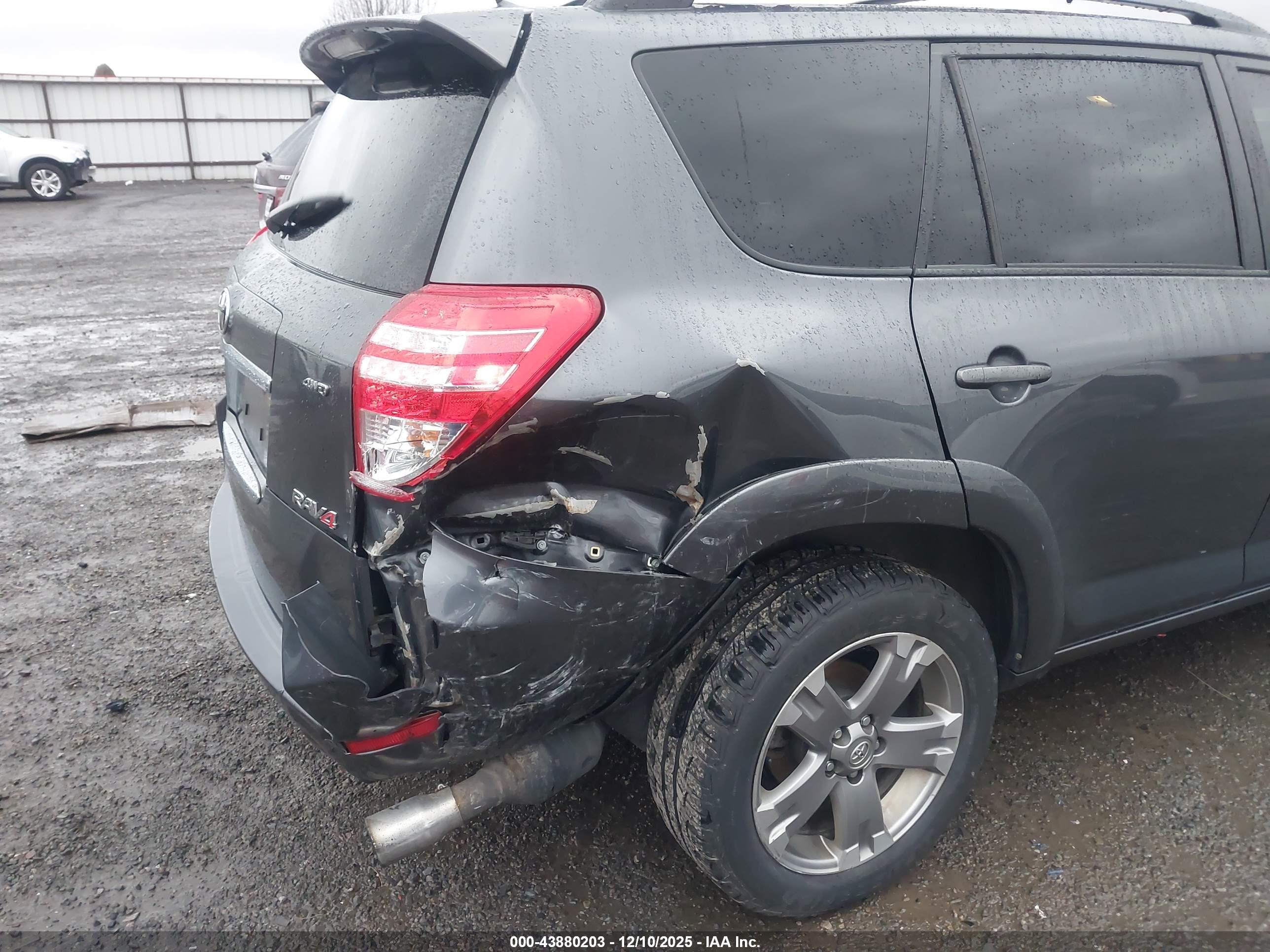 TOYOTA RAV4 image 6
