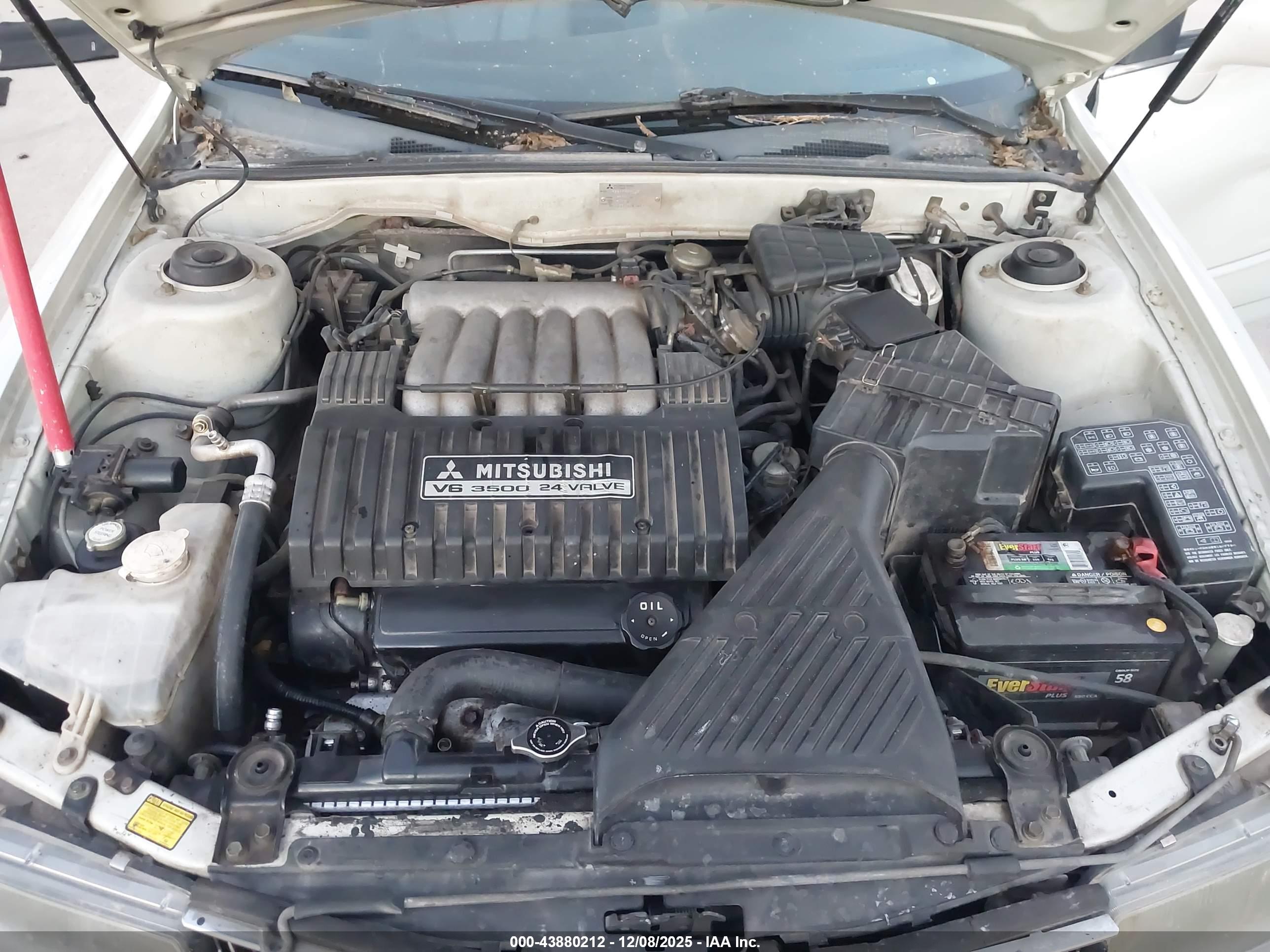 MITSUBISHI DIAMANTE image 10