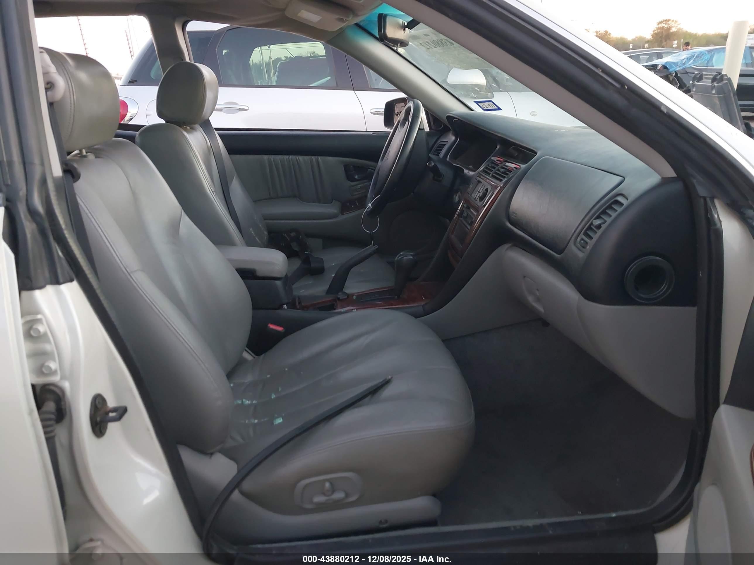 MITSUBISHI DIAMANTE image 5